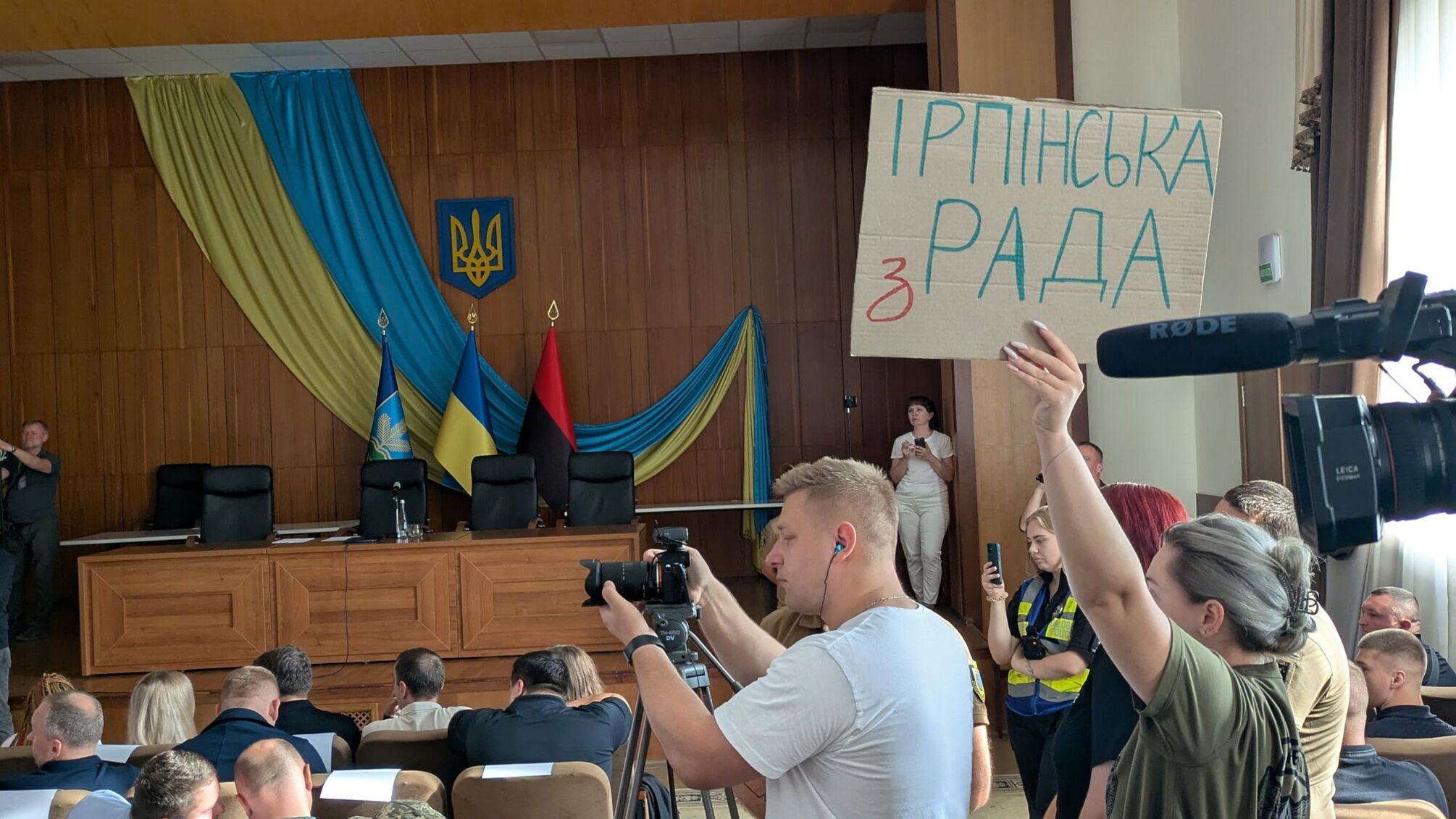 Под крики 'Позор' и в секретном режиме: в Ирпене депутаты выразили недоверие мэру Маркушину