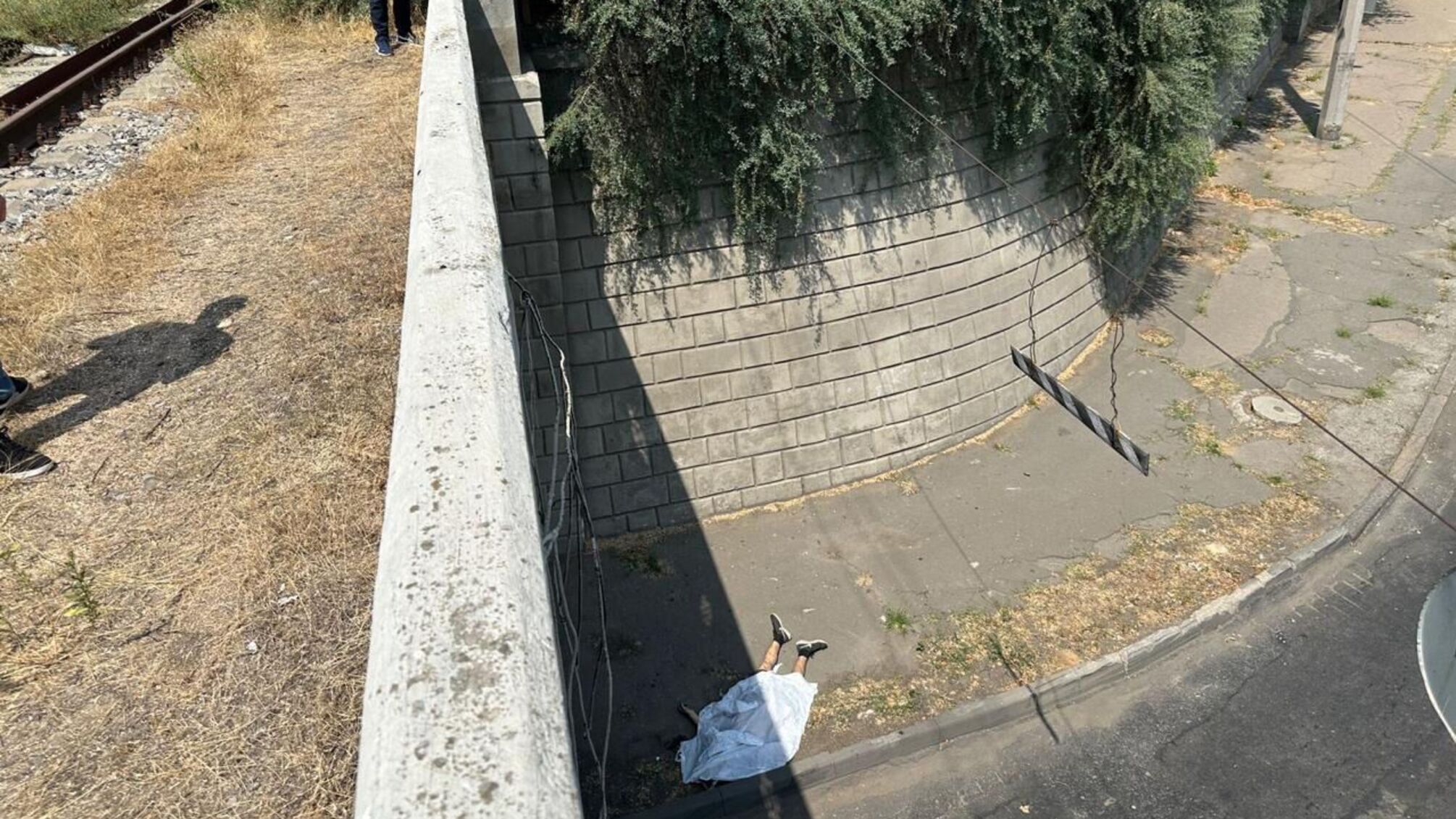 Чоловік тікав від поліції і РТЦК у Миколаєві та загинув: слідчі працюють на місці