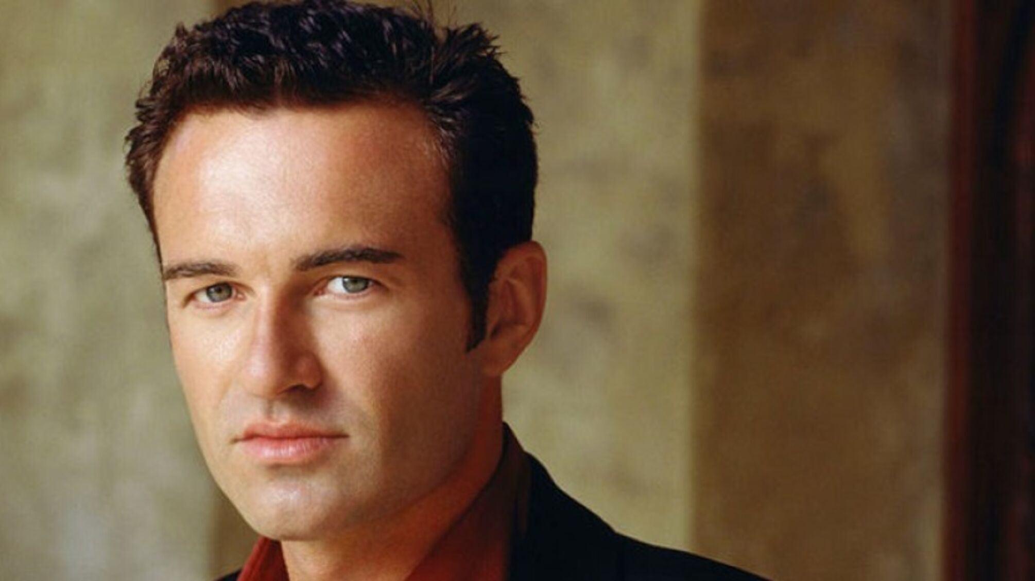 Актер Джулиан Макмегон