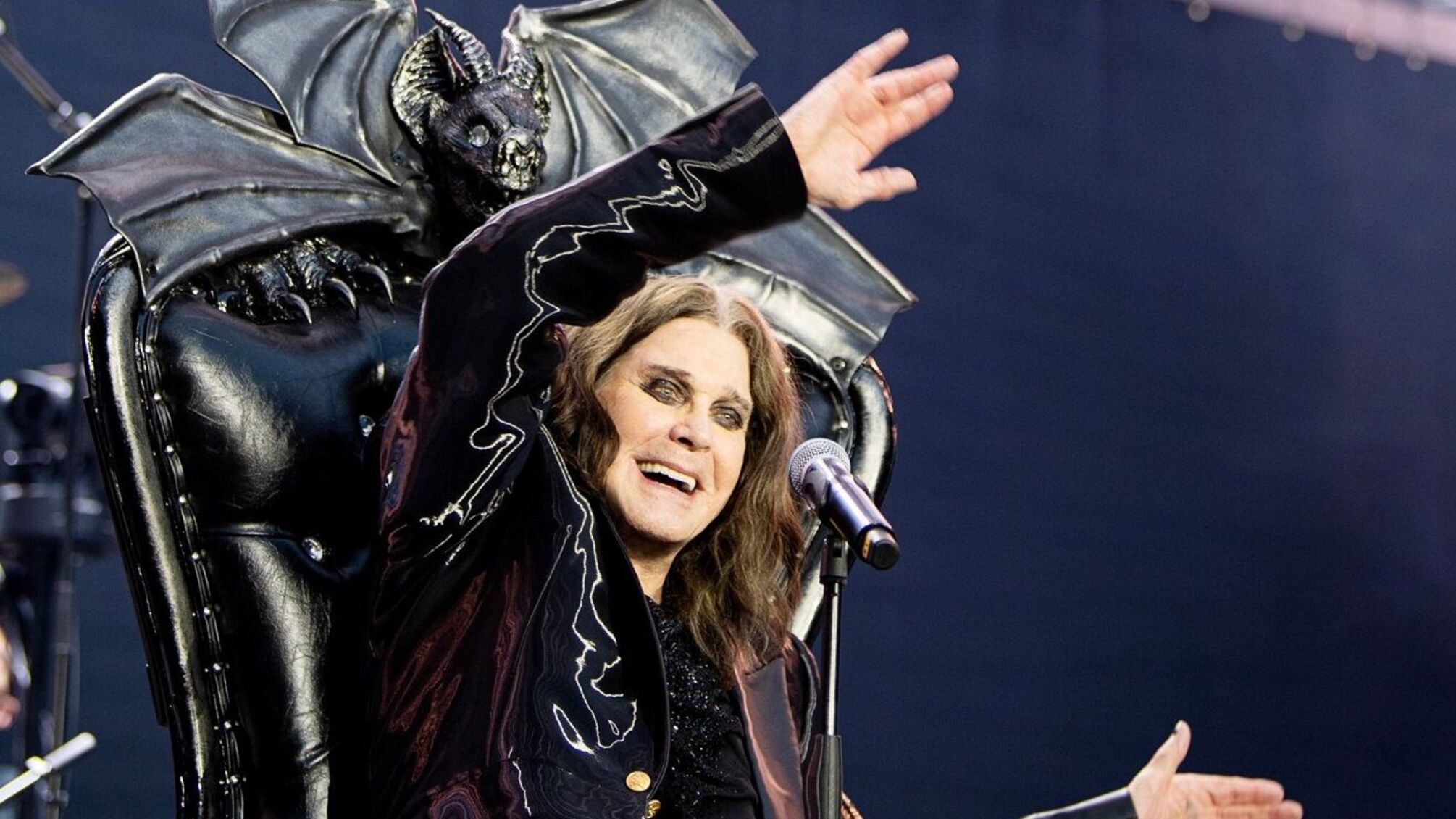 Легенда року завершив кар’єру: прощальний концерт Оззі Осборна зібрав тисячі фанатів