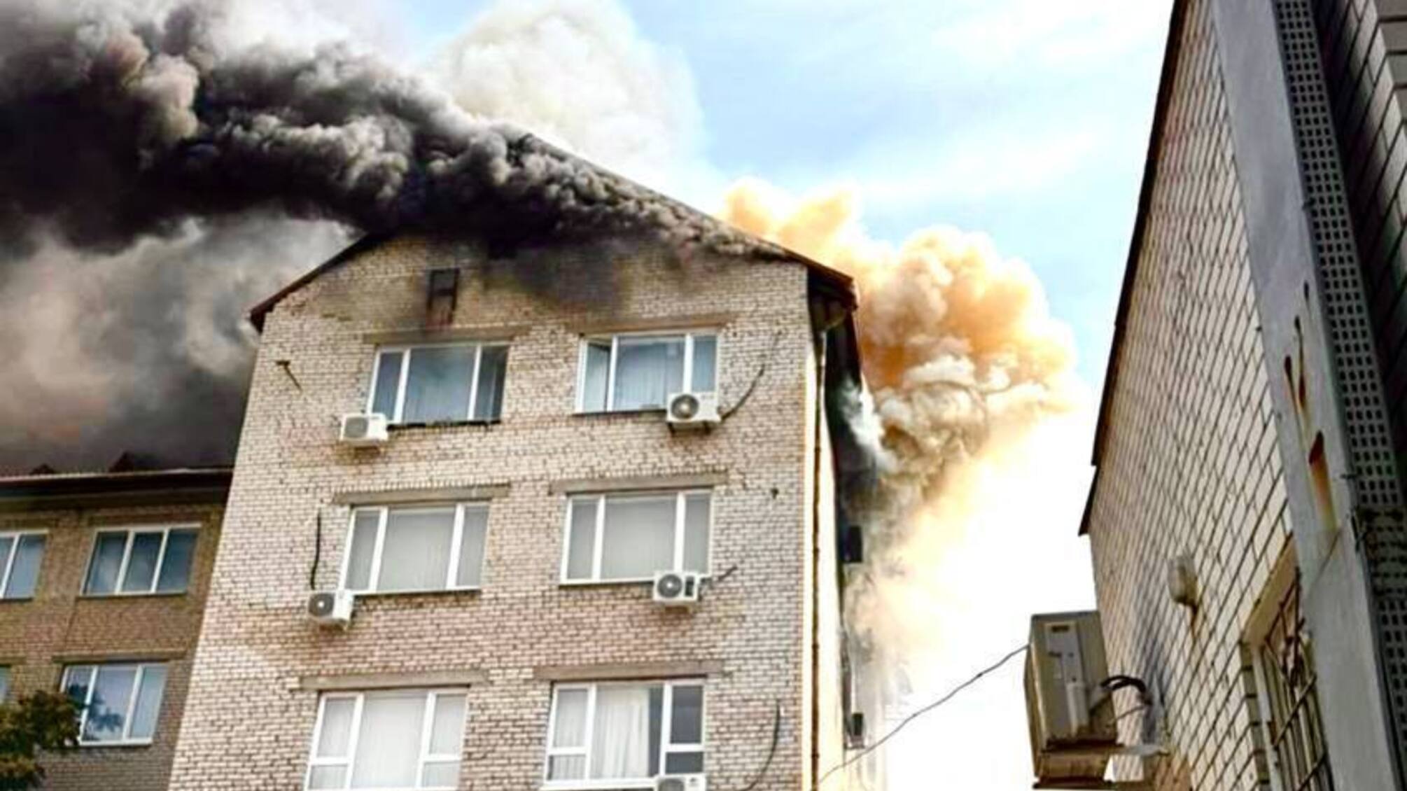 Шестеро поранених і зруйновані будівлі — наслідки нічної атаки на Запоріжжя