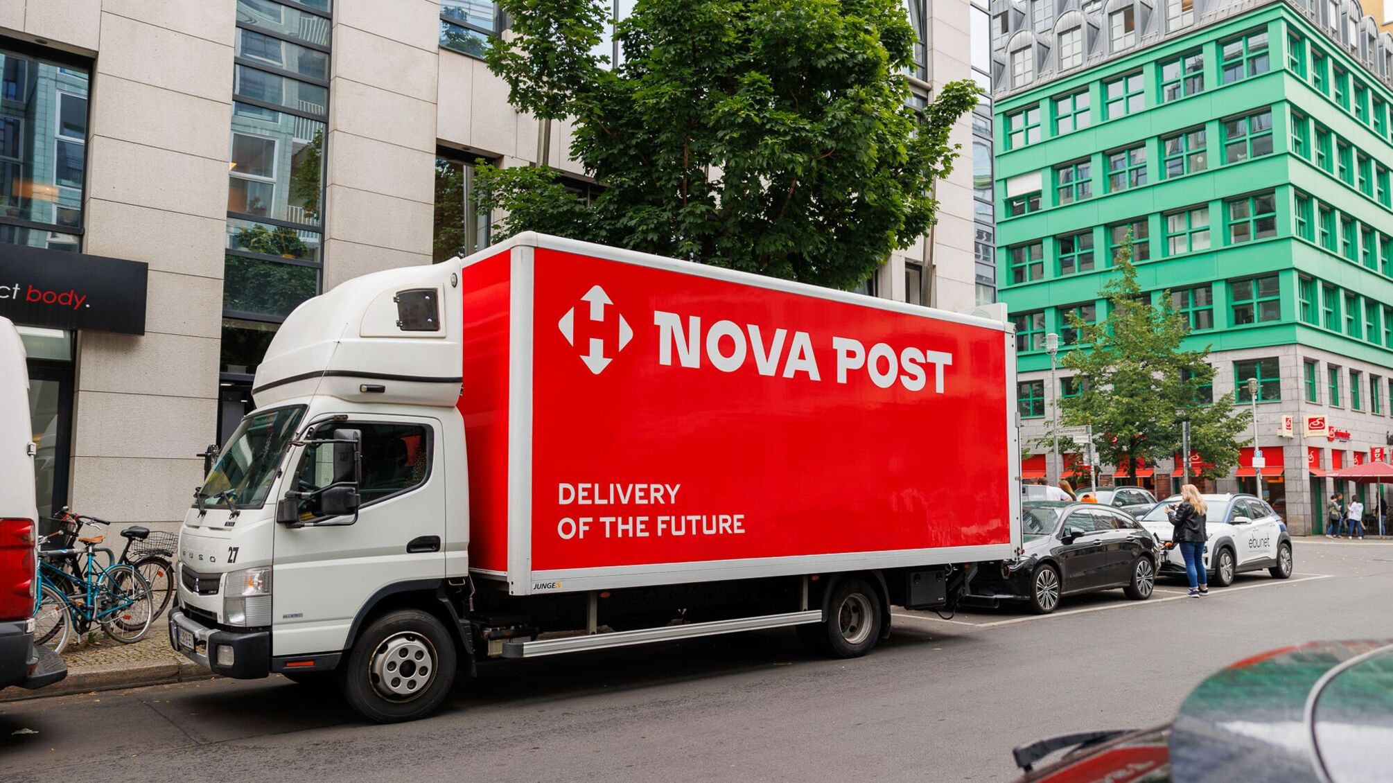 Тиха оптимізація: чому з «Нової пошти» йдуть працівники, а компанія мовчить про кризу?