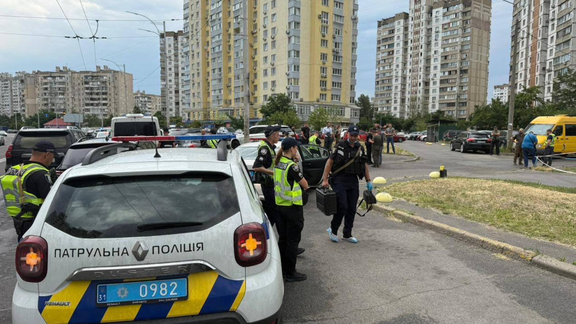В Киеве утром убили мужчину выстрелом в салоне авто