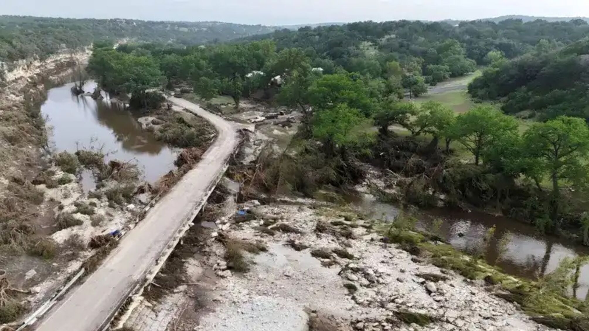 Дети спали, когда река смыла их дома: подробности смертельного наводнения в христианском лагере Техаса