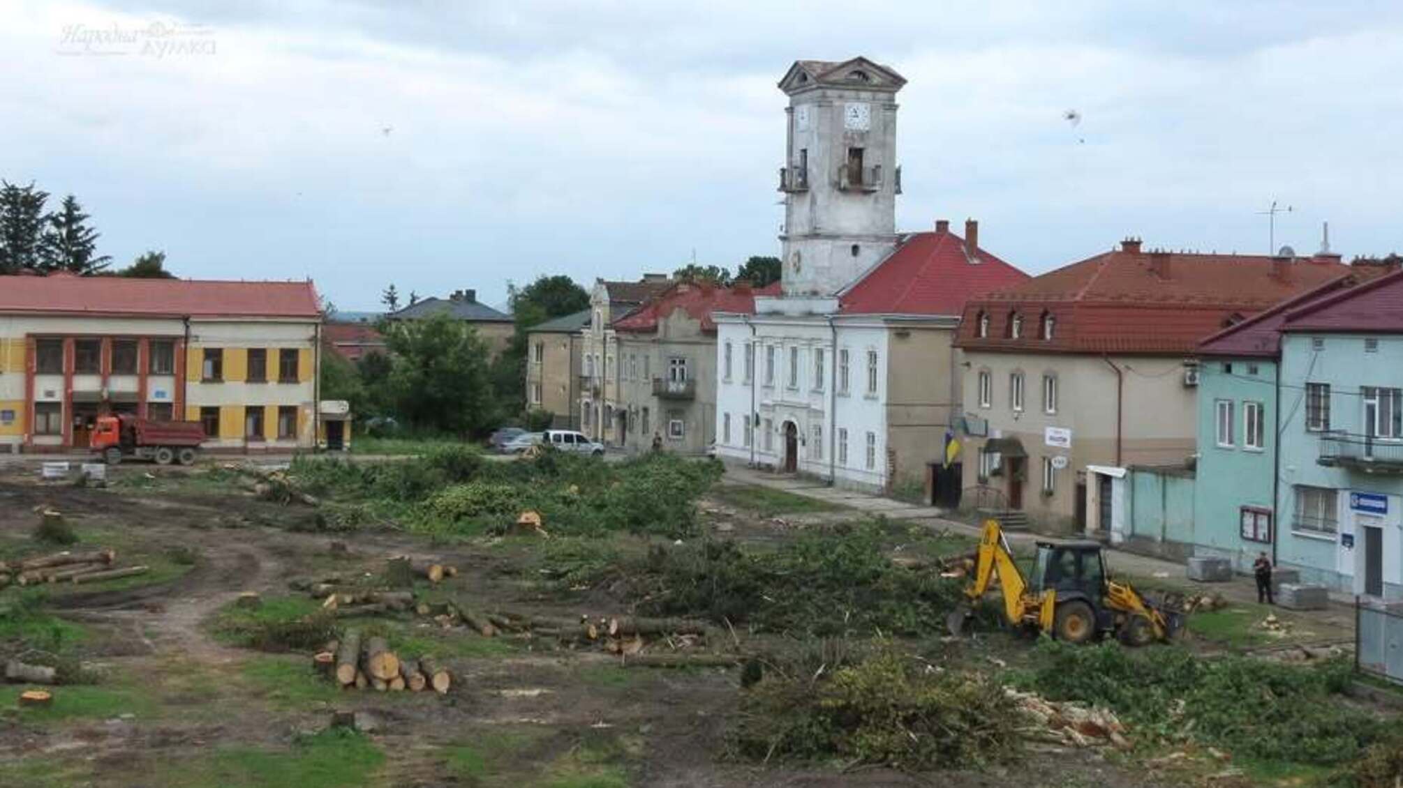 Старый сквер уничтожен — обещают парк: в пригороде Львова вспыхнул конфликт