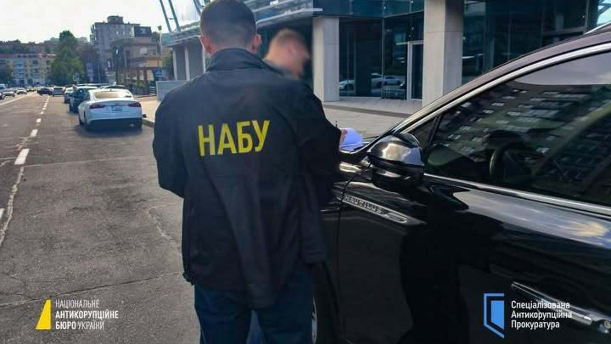 Миллионная взятка в Минобороны: в Киеве разоблачили схему с конкурсом на строительство жилья для военных