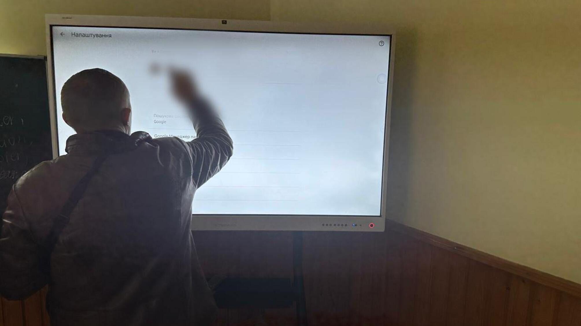 Во Львовской области разоблачили схему завышения цен на оборудование для школ