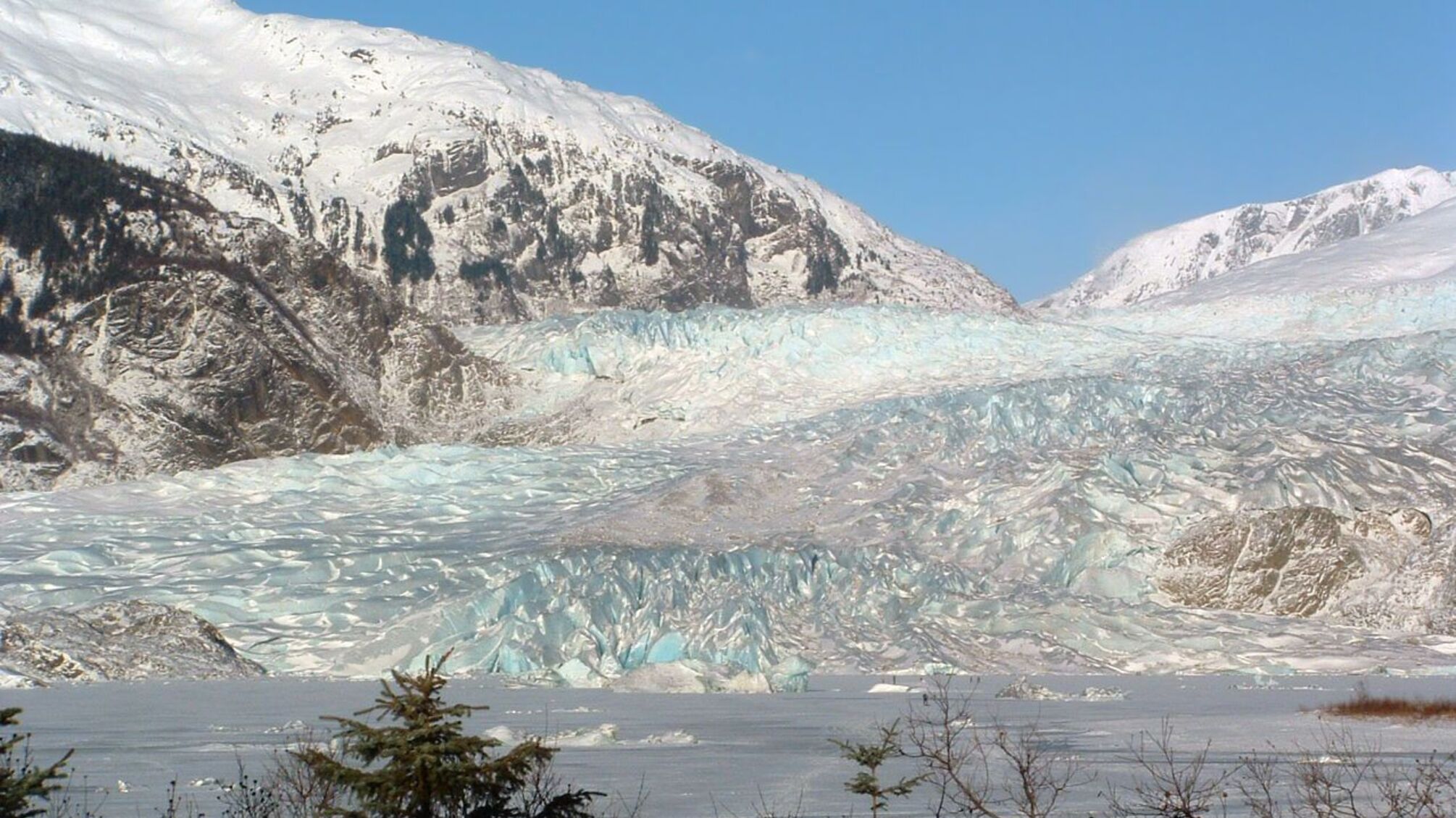 Ледник Менденхолл снова под угрозой прорыва