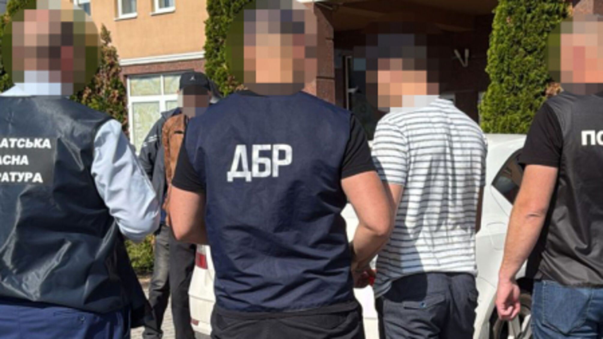 В Закарпатье будут судить таможенника и работника правоохранительного органа, которые организовали схему выезда мужчин призывного возраста за границу