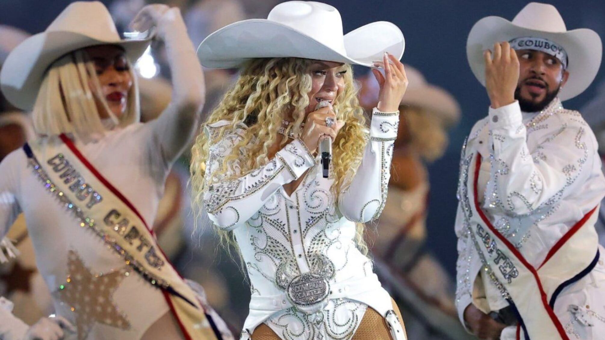 Бейонсе впервые получила Эмми за костюмы своего шоу