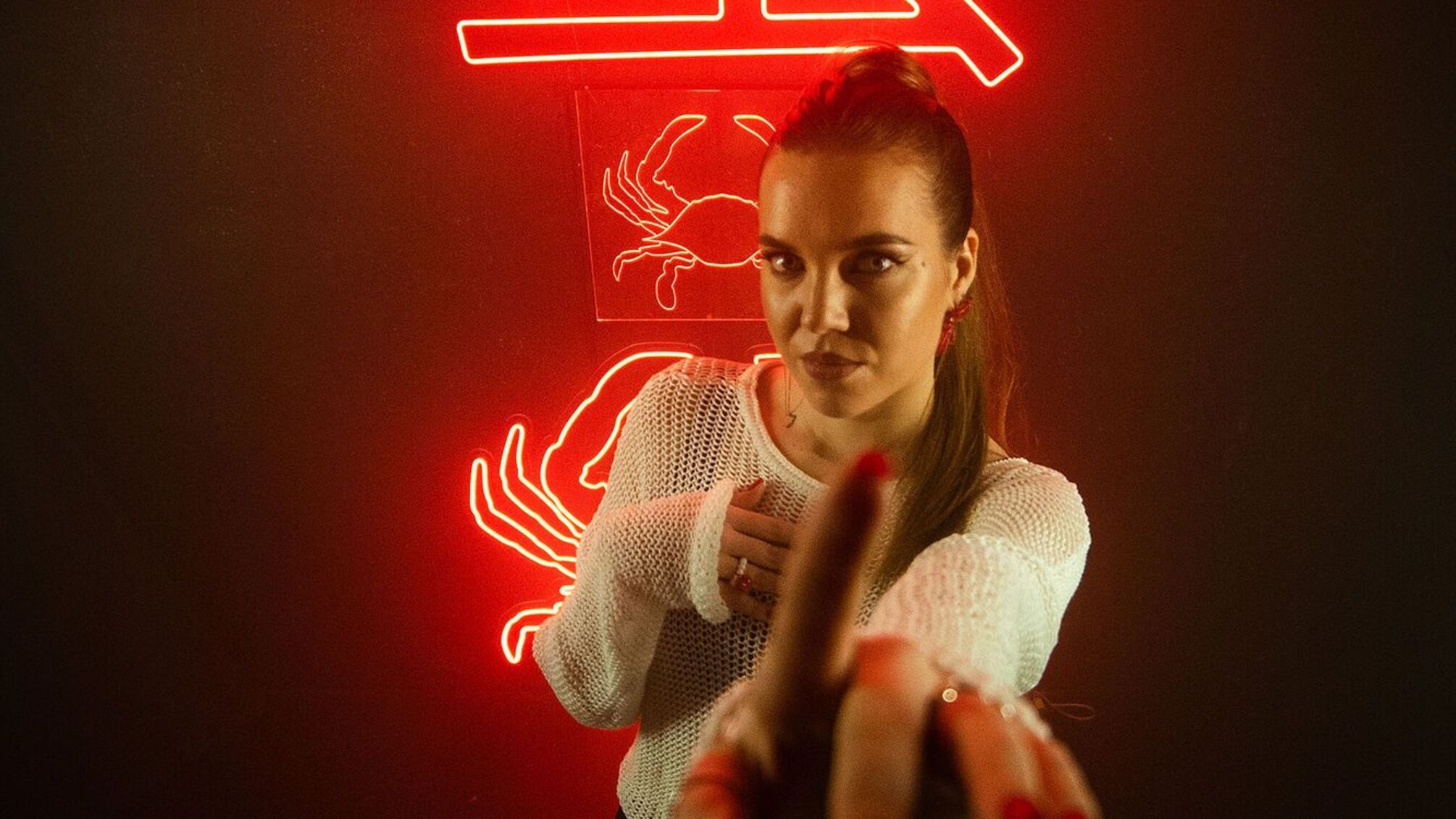 TEREN представила песню Поезд и показала личные моменты в новом видео