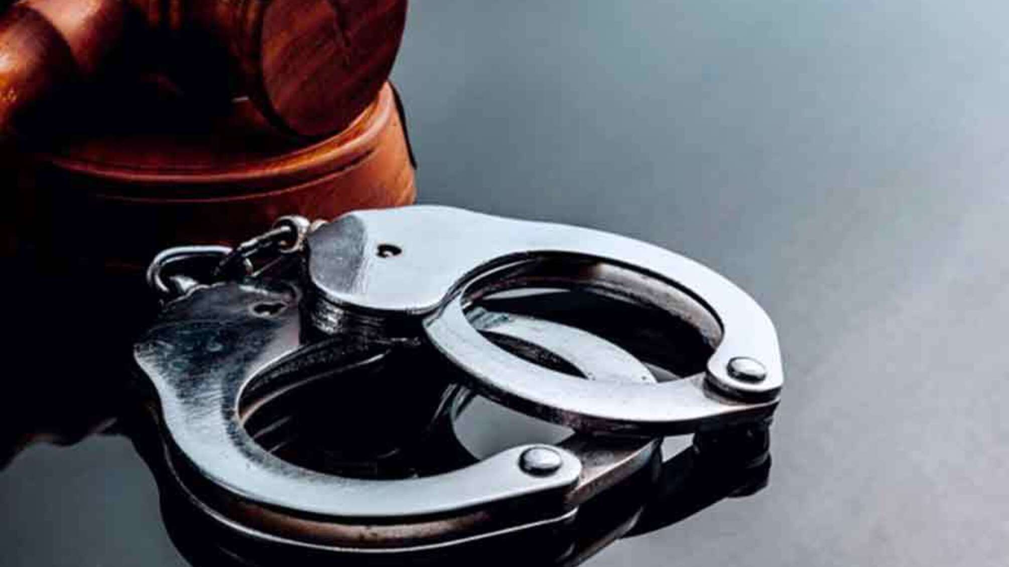 ДБР разоблачило военного за незаконные выплаты почти на 900 тыс. грн