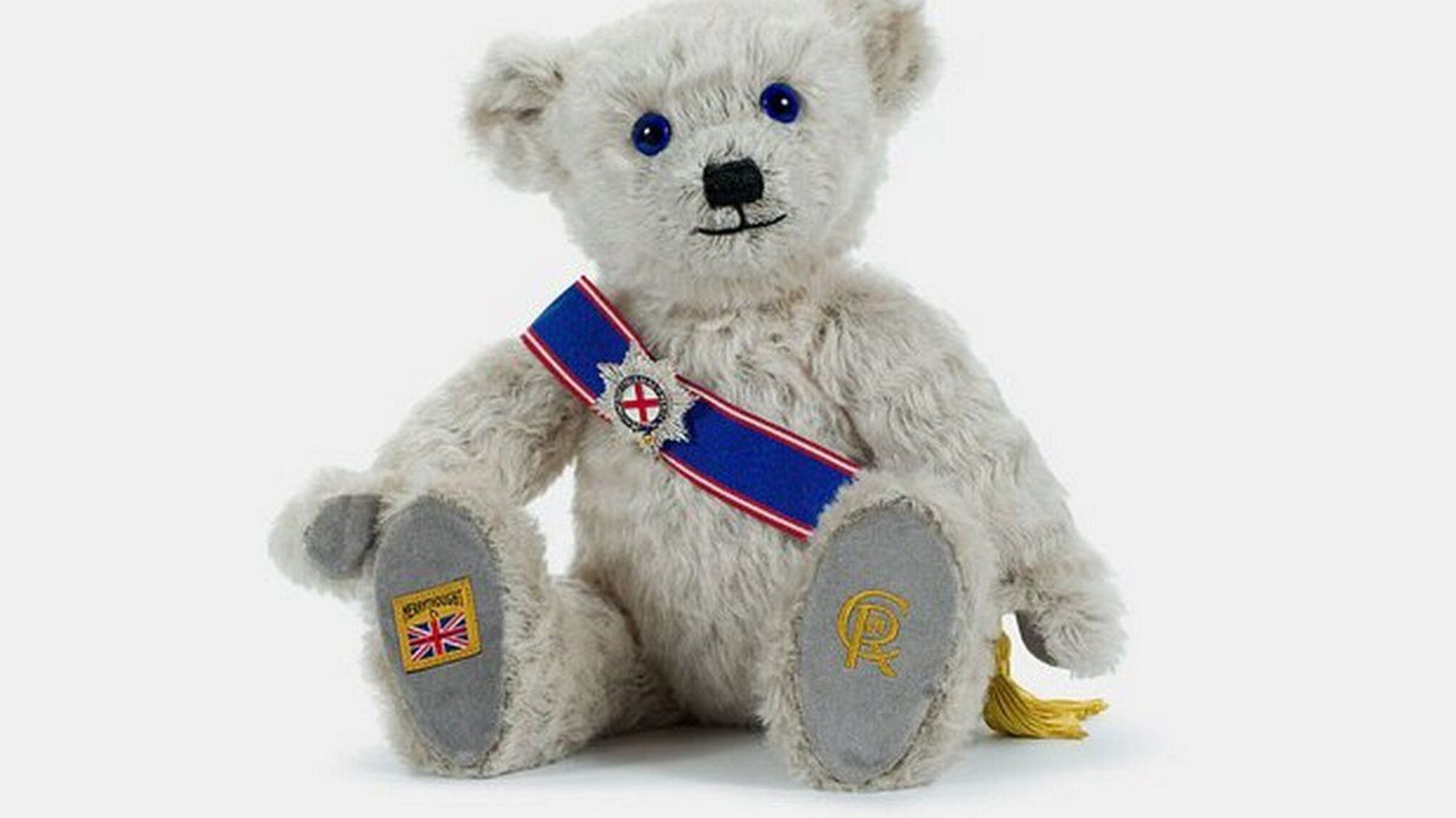 Карл III представил коллекцию плюшевых медведей стоимостью 224 фунта