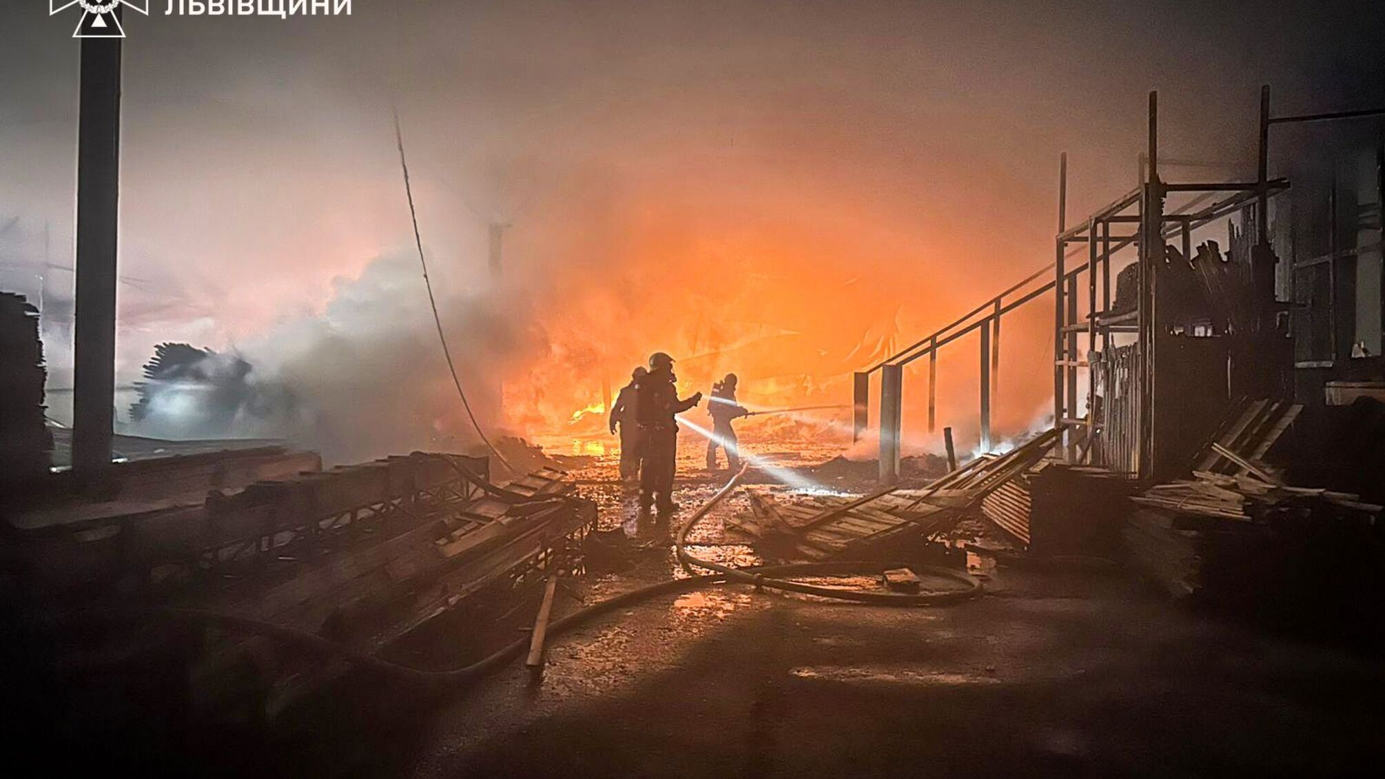 Ліквідовано пожежу на промисловому об’єкті з обробки деревини