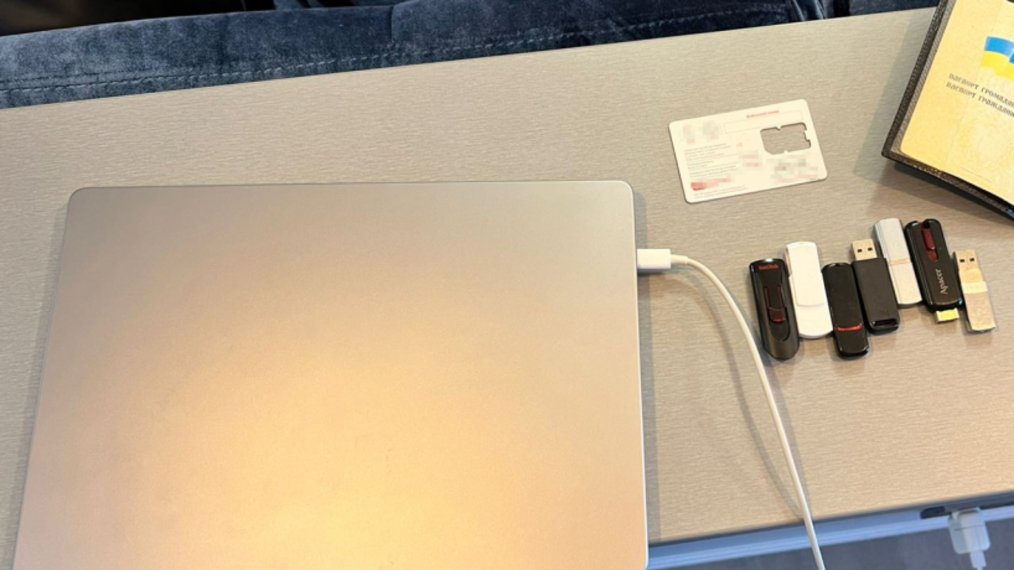 Ексчиновнику ГСЦ МВС інкримінують зловживання під час закупівлі планшетів