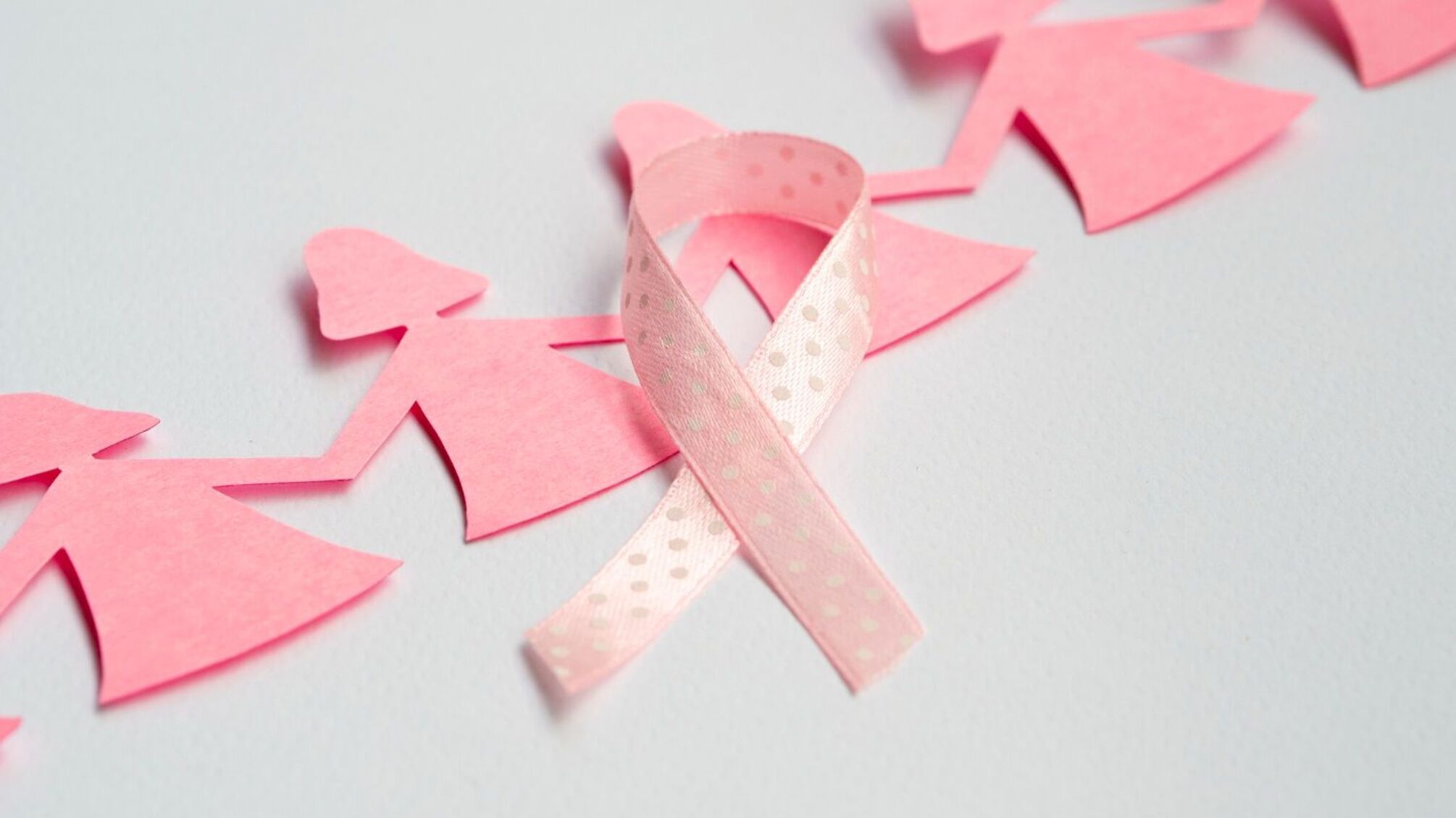 Всесвітній день дослідження раку грудей: як наука рятує жінок від раку грудей