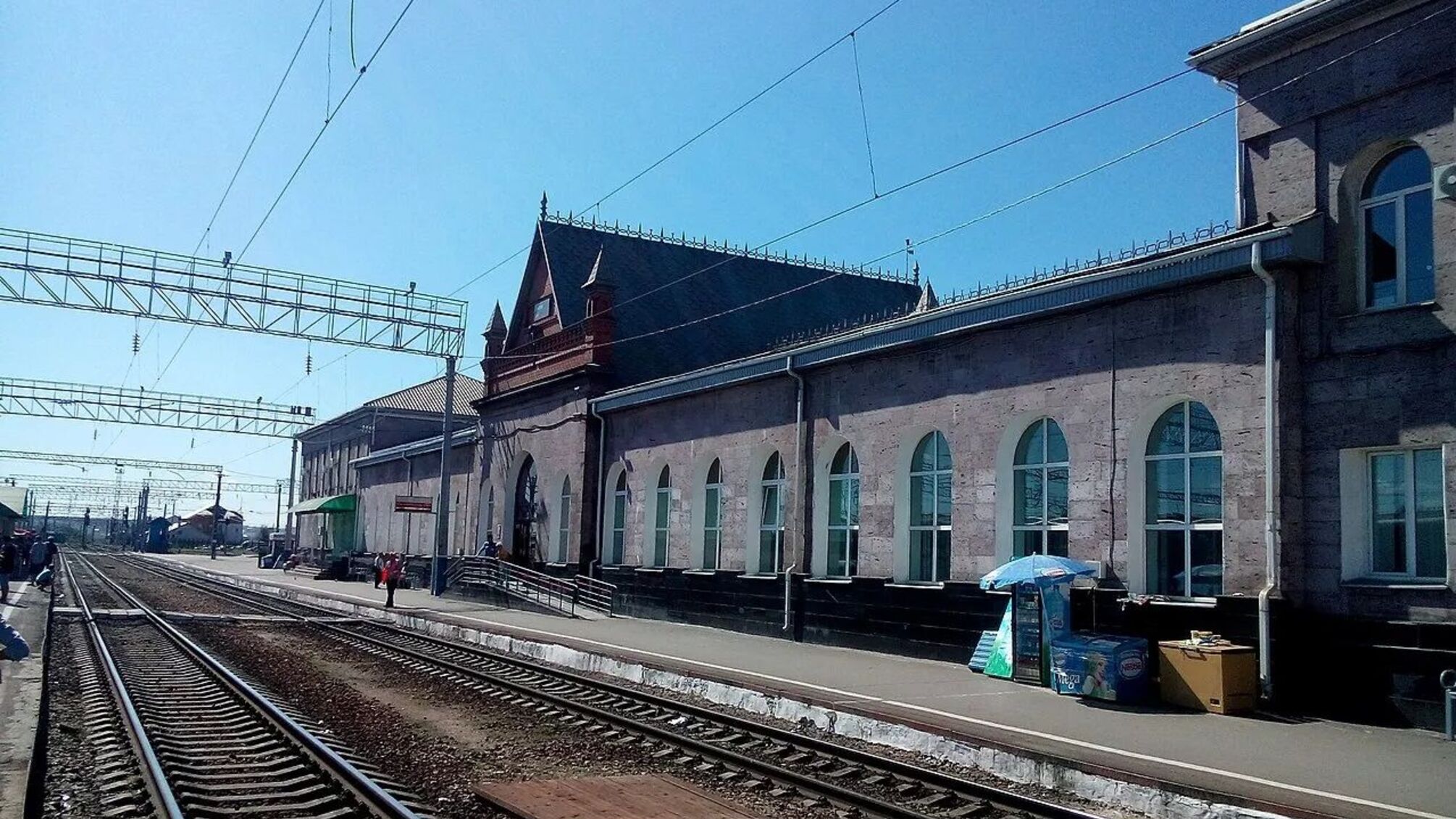 Атака дронов в Воронежской области: поврежден железнодорожный узел, ранен