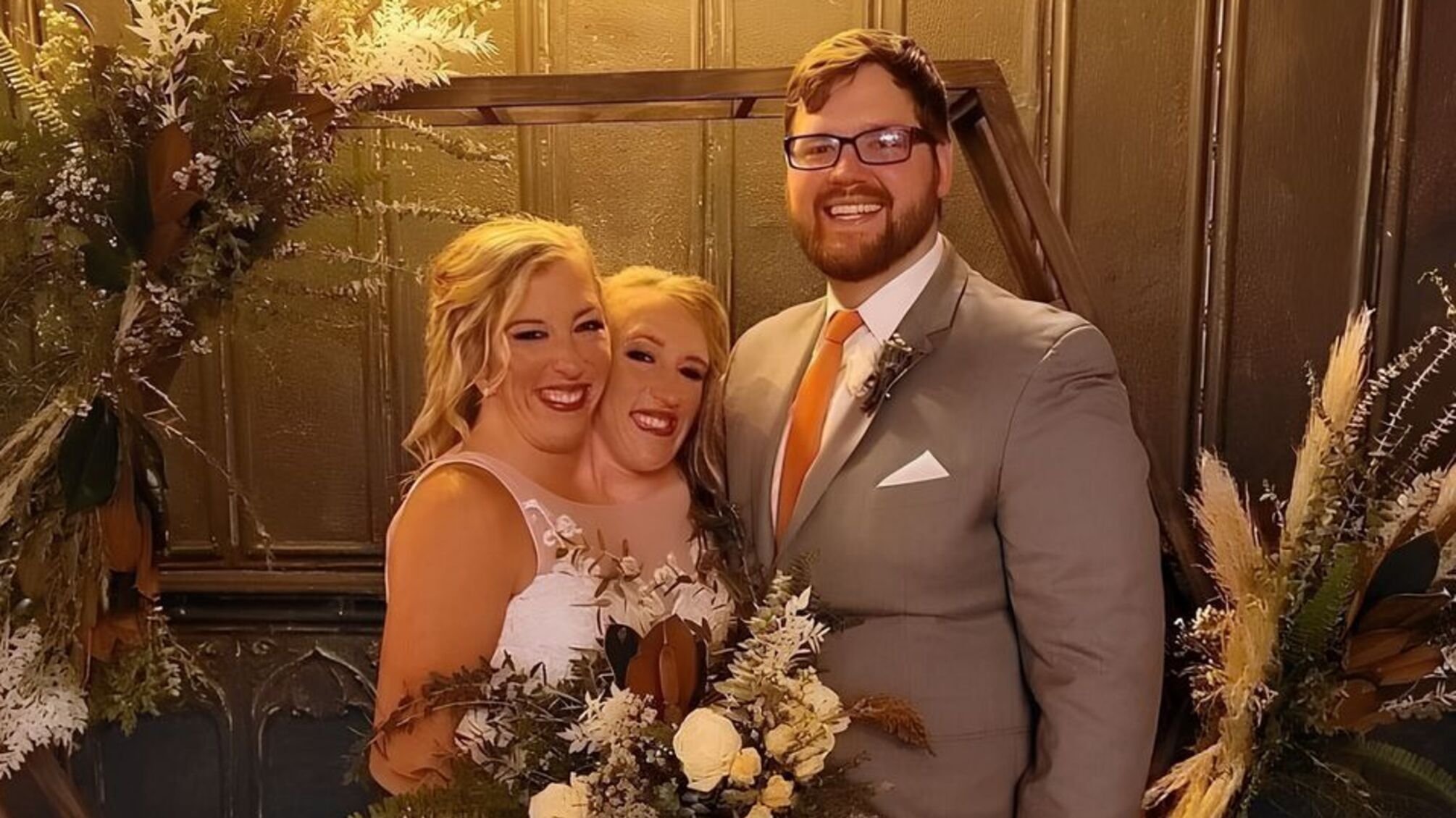 Сіамських близнючок Хенсел помітили з немовлям: мережу сколихнули чутки