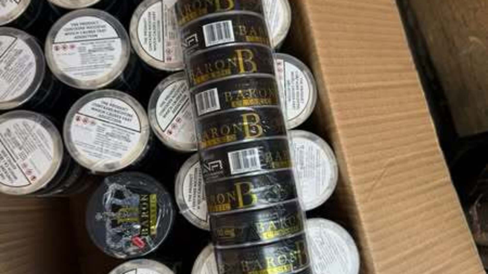 Контрабанда на кордоні: жителька Прикарпаття сховала понад 7 тисяч нікотинових подушечок