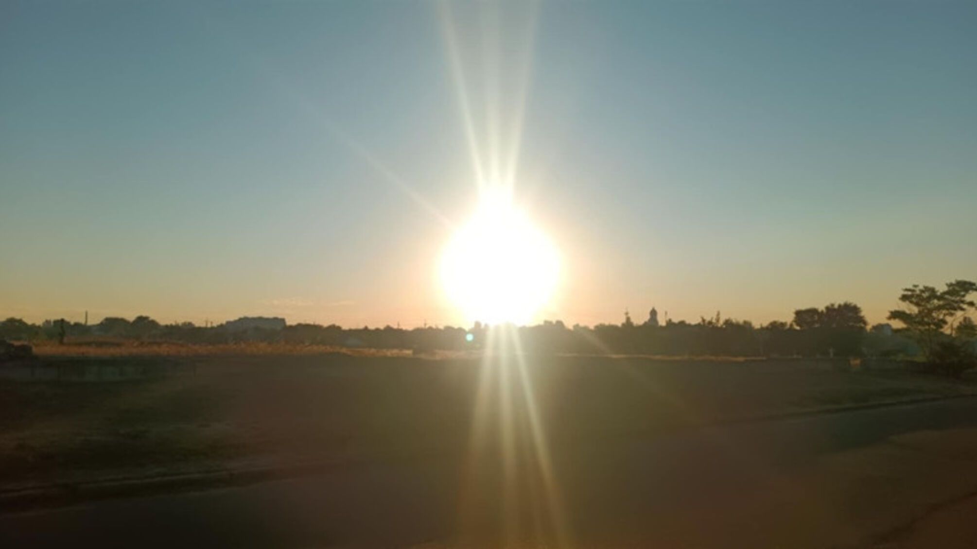 Мародеры продолжают вывозить металл из заброшенных домов в Херсоне