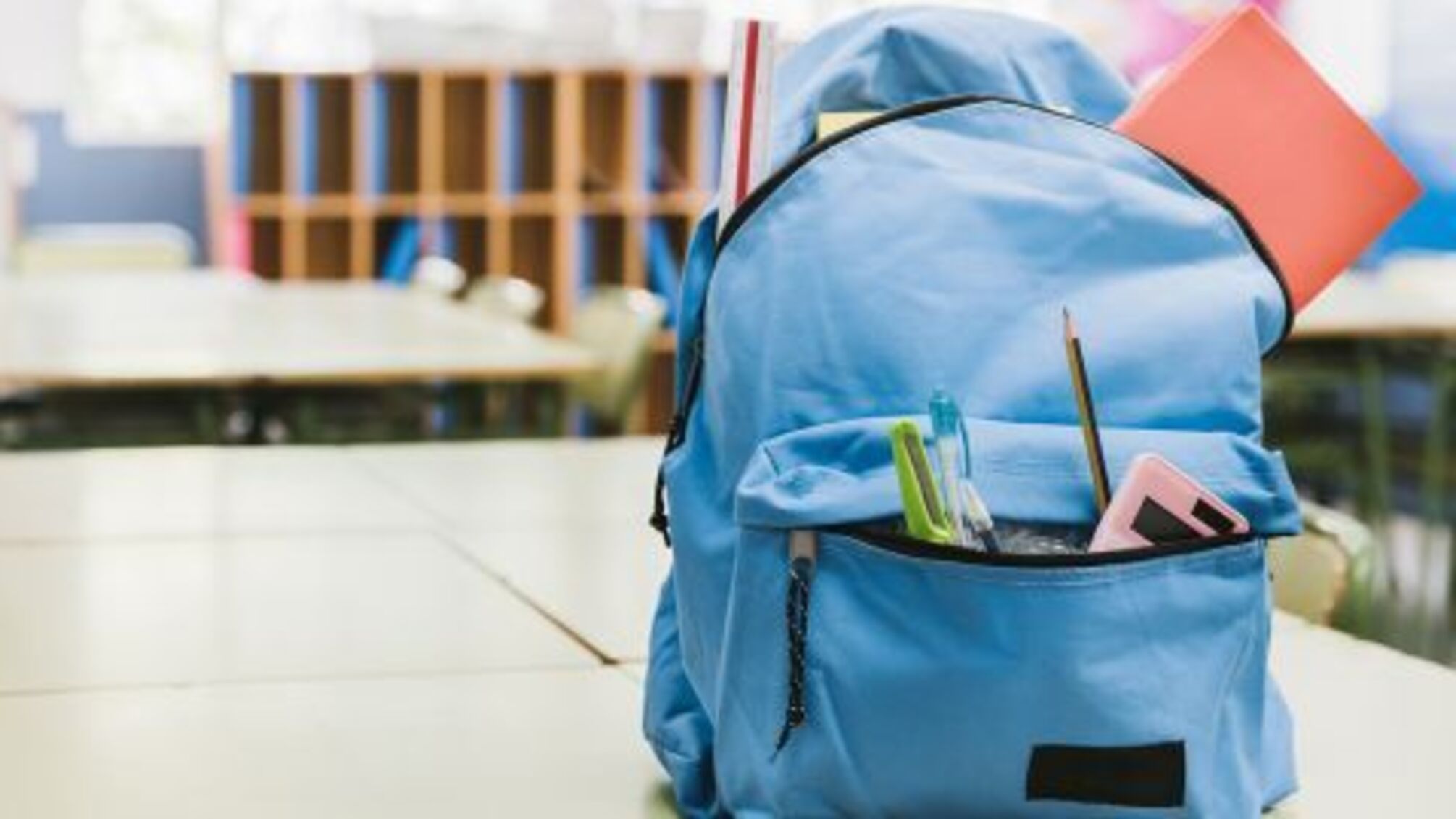 Гроші на одяг і канцелярію: в Україні стартувала програма «Пакунок школяра»