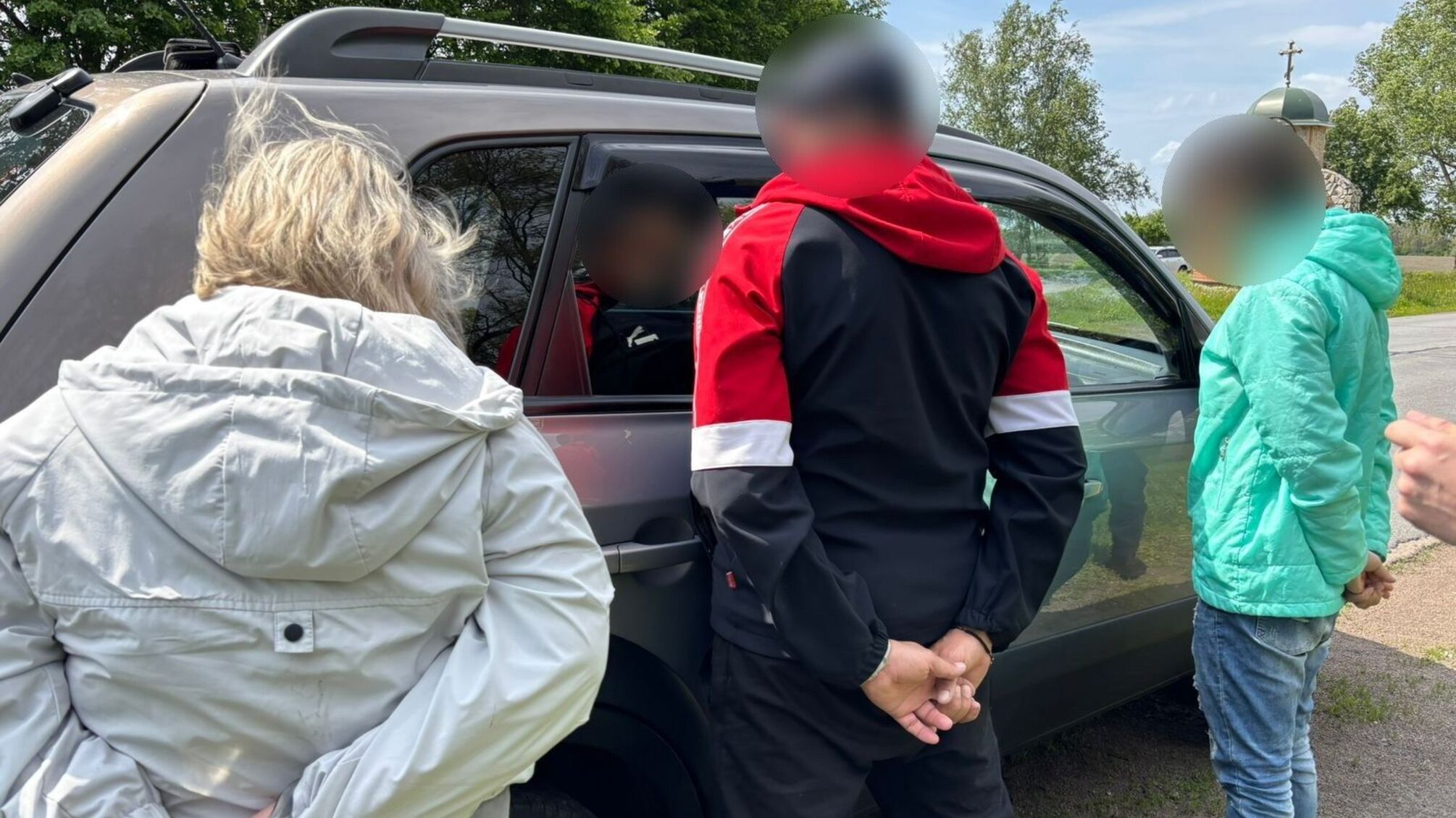 Фіктивні шлюби за гроші: на Сумщині викрили жінку, яка переправляла чоловіків за кордон