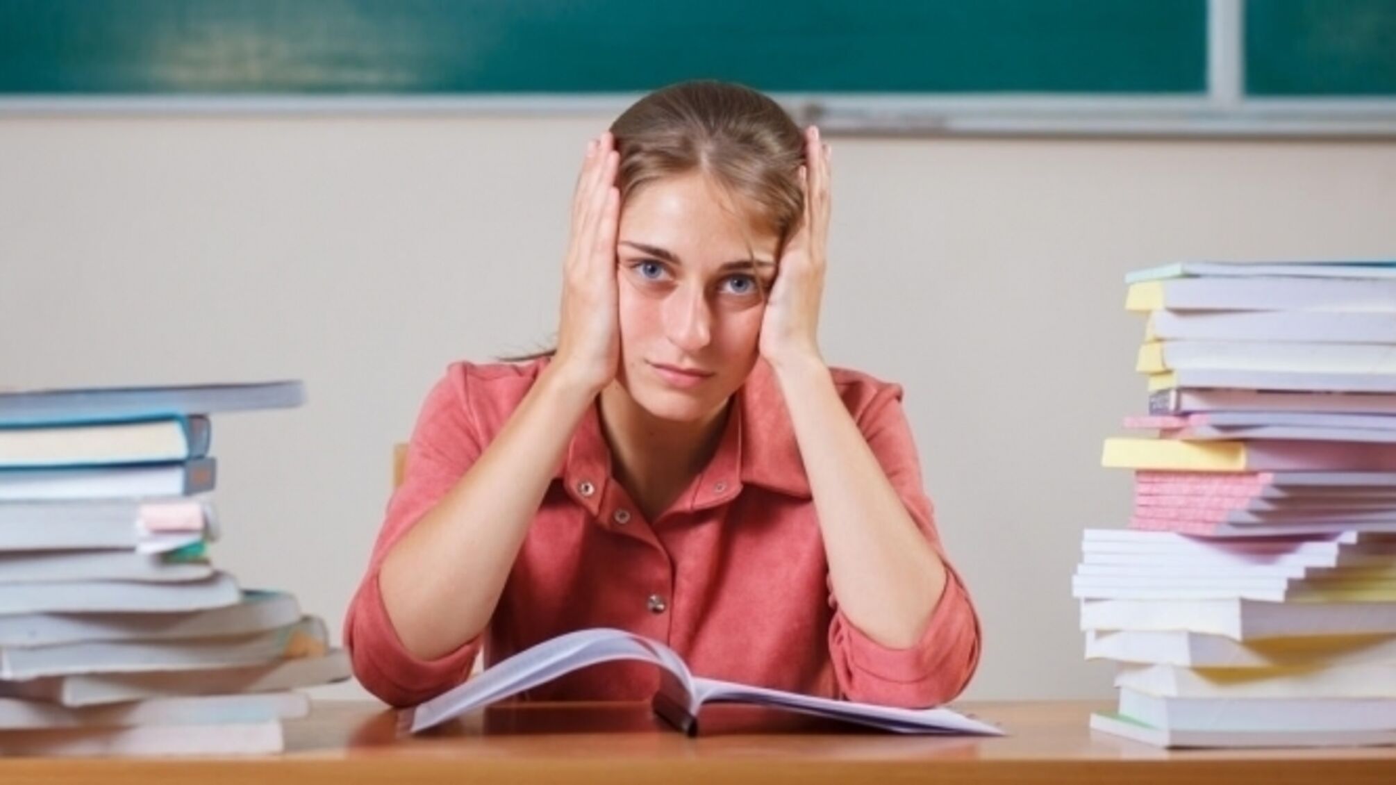 Выезд за границу — дает ли такое право отсрочка учителя