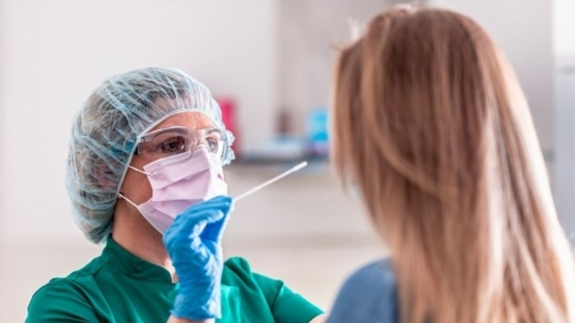 В Украине резко возросло количество случаев COVID-19 за неделю