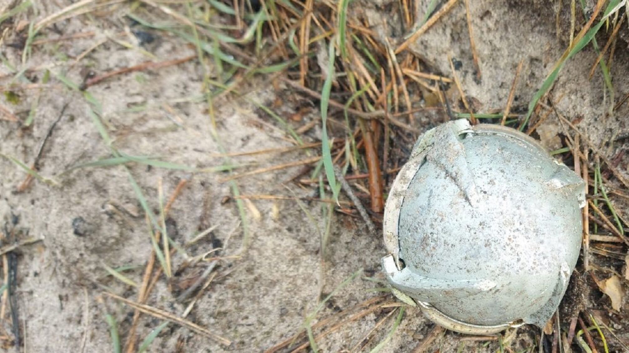Смертельно небезпечні іграшки: в Україні виявлено боєприпаси, що приваблюють дітей