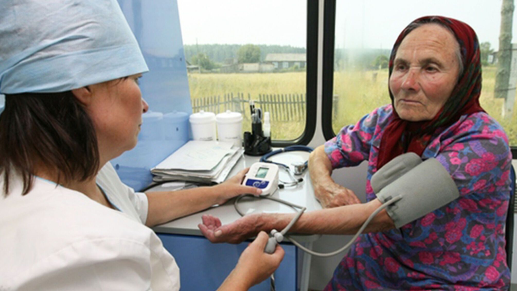 Ляшко рассказал, как государство поддерживает врачей на прифронтовых территориях