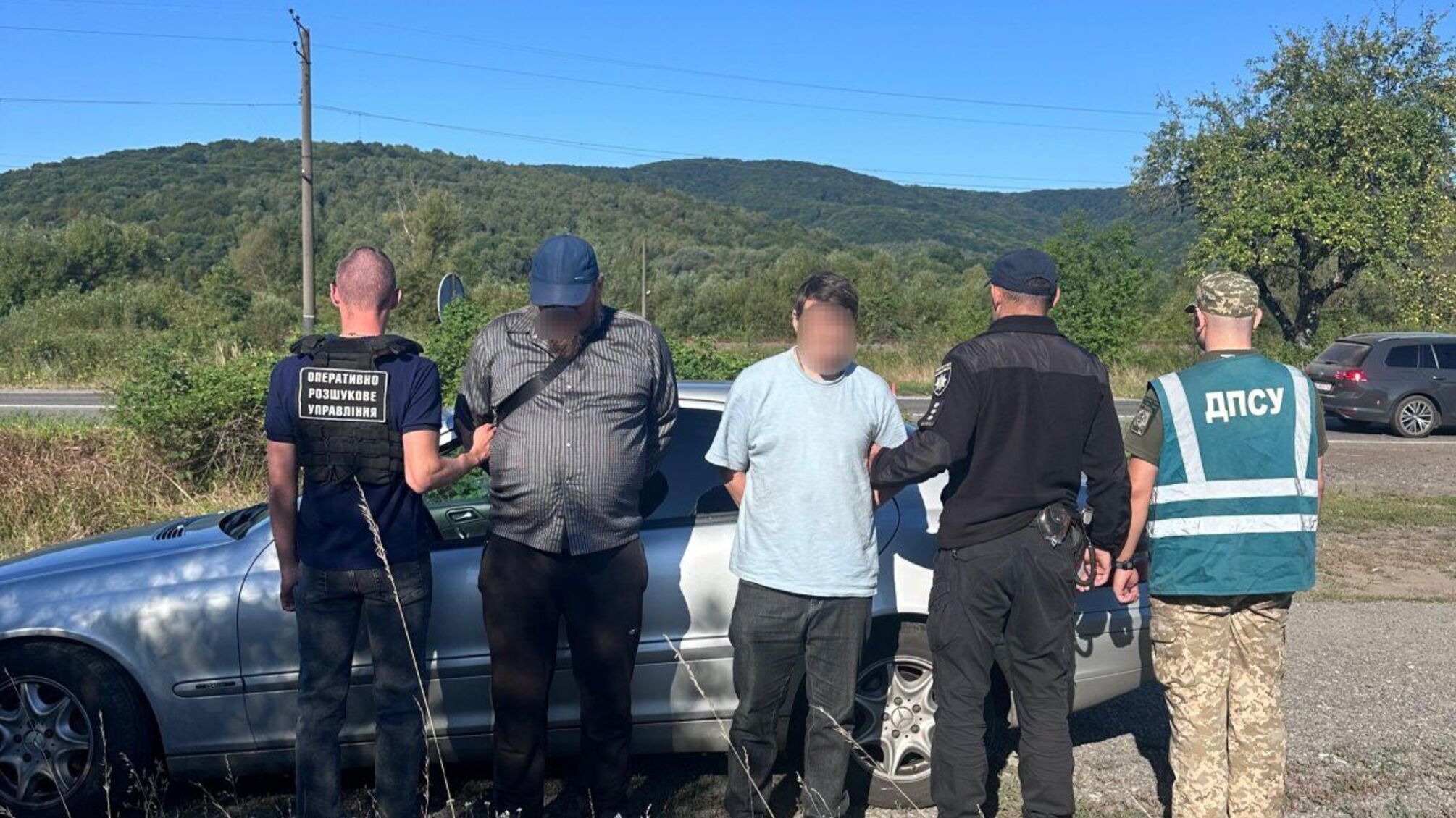 Ухилянта пытался перевезти под рясой священник в Закарпатье: пограничники задержали 'пассажира'