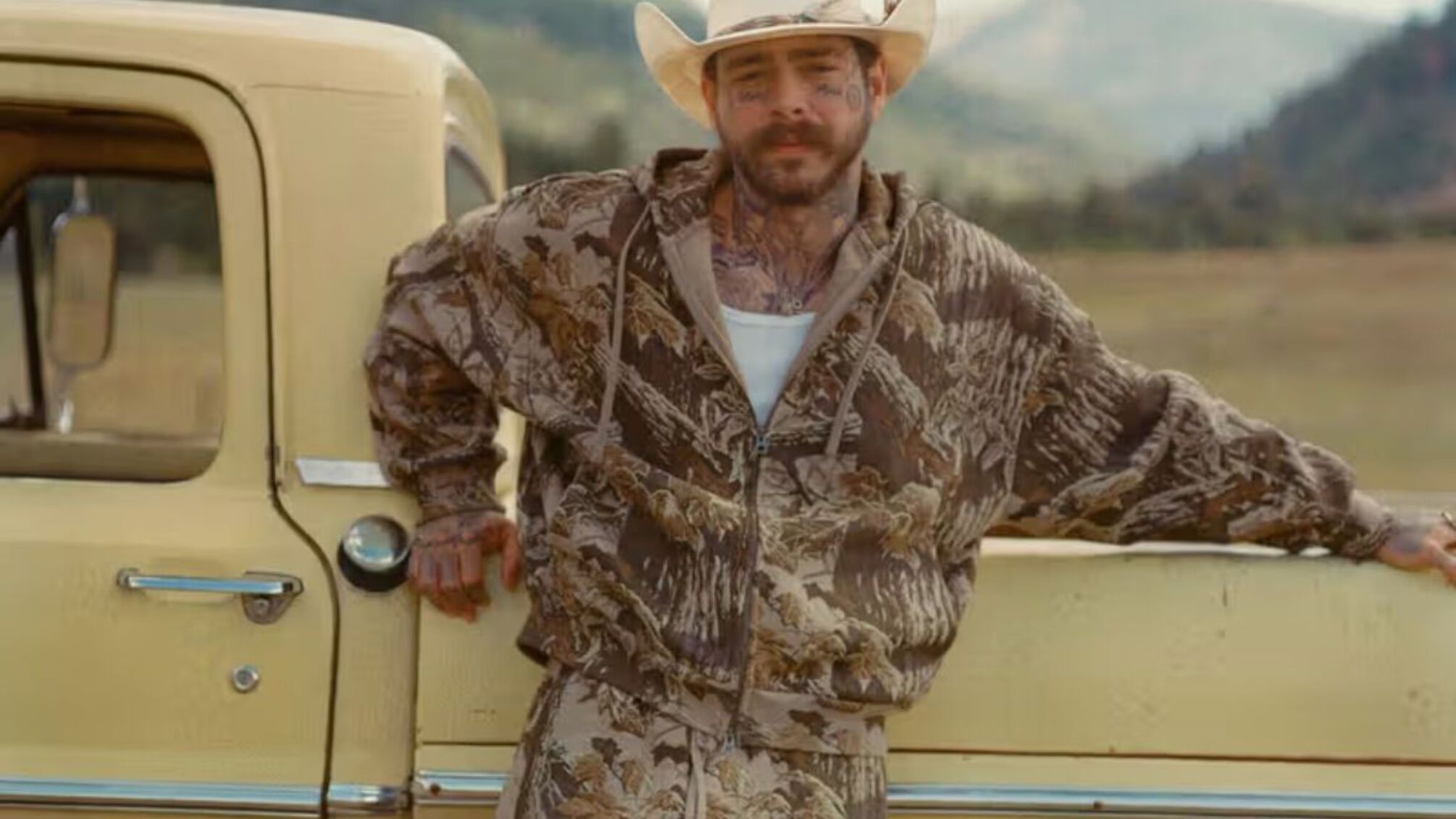 SKIMS представив чоловічу колекцію з Пост Мелоуном та новим матеріалом Heavyweight Fleece