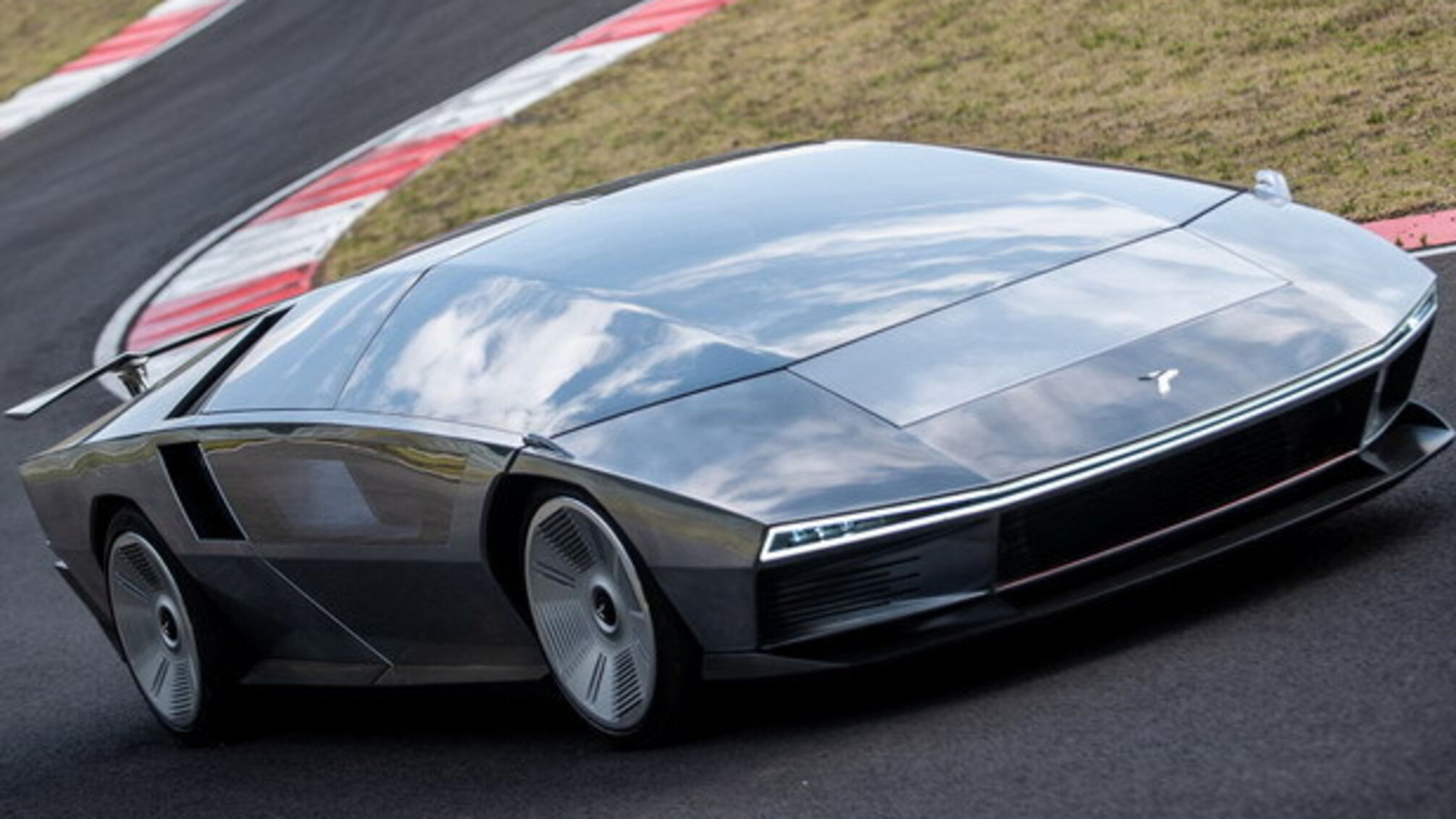 Peralta S – сочетание классики 70-х и современности в эксклюзивном суперкаре GFG Style