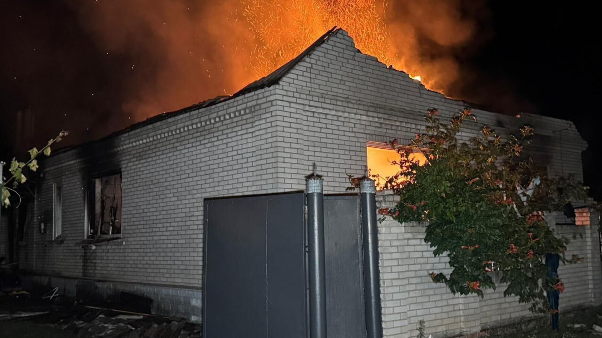 Удар по мирному населенню: Охтирку атакували дрони, є поранені діти