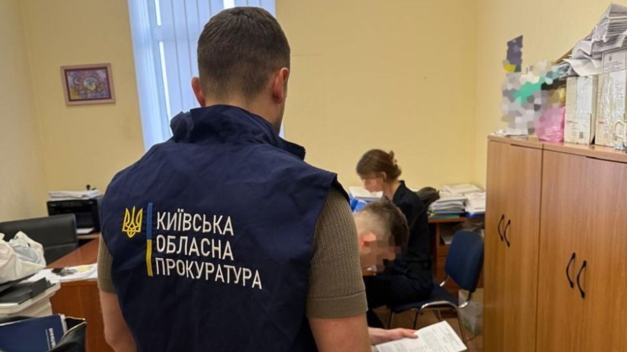 24 тисячі доларів за 'папірці': на Київщині затримали чоловіка за спробу підкупу медпрацівниці