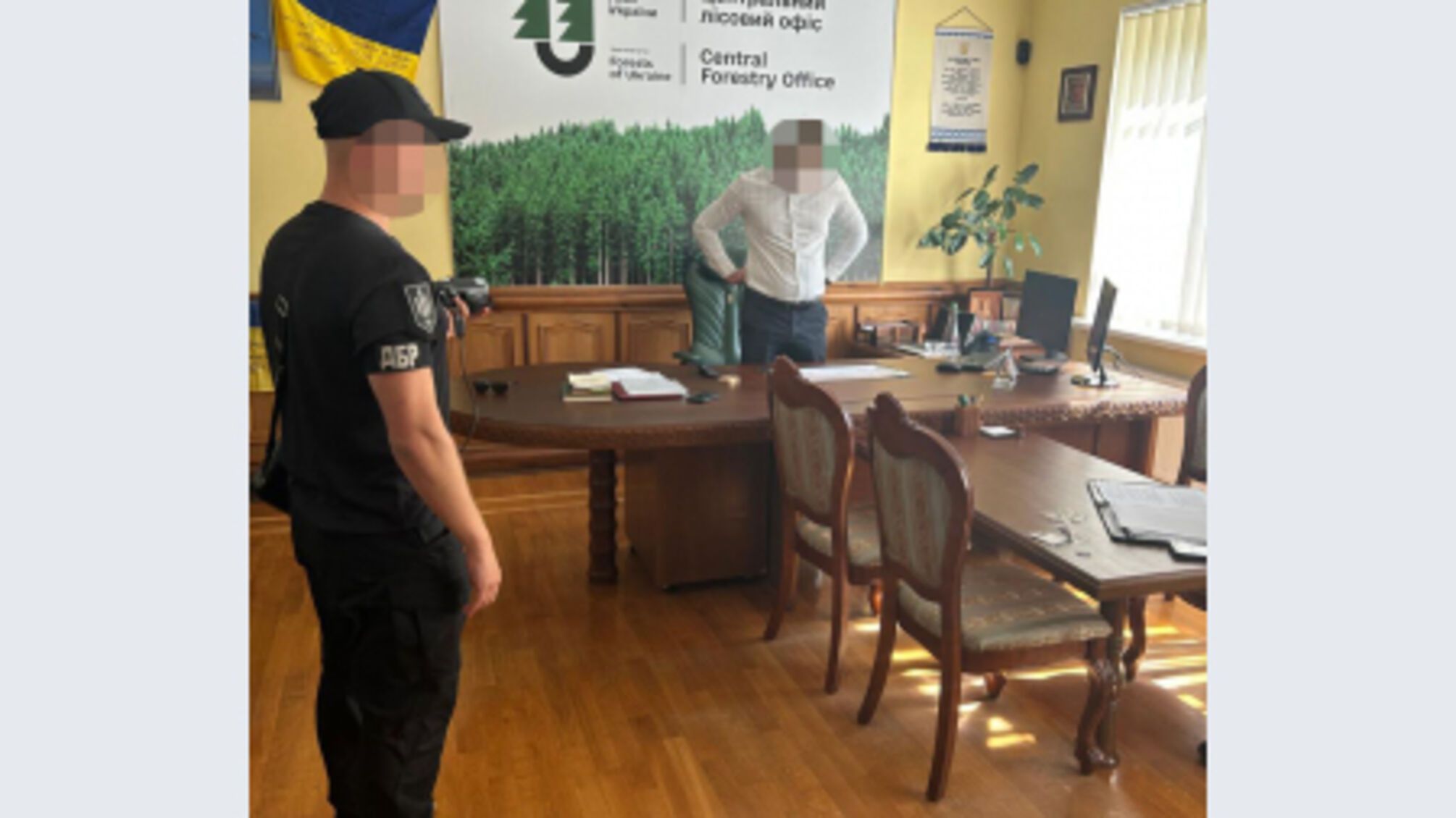 В Черкасской области ГБР разоблачило лесника на вымогательстве 'дани' с подчиненных