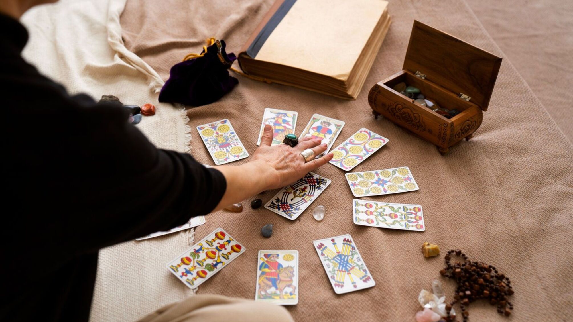 Таро прогноз на 25 августа 2025: как Девятка Кубков повлияет на день