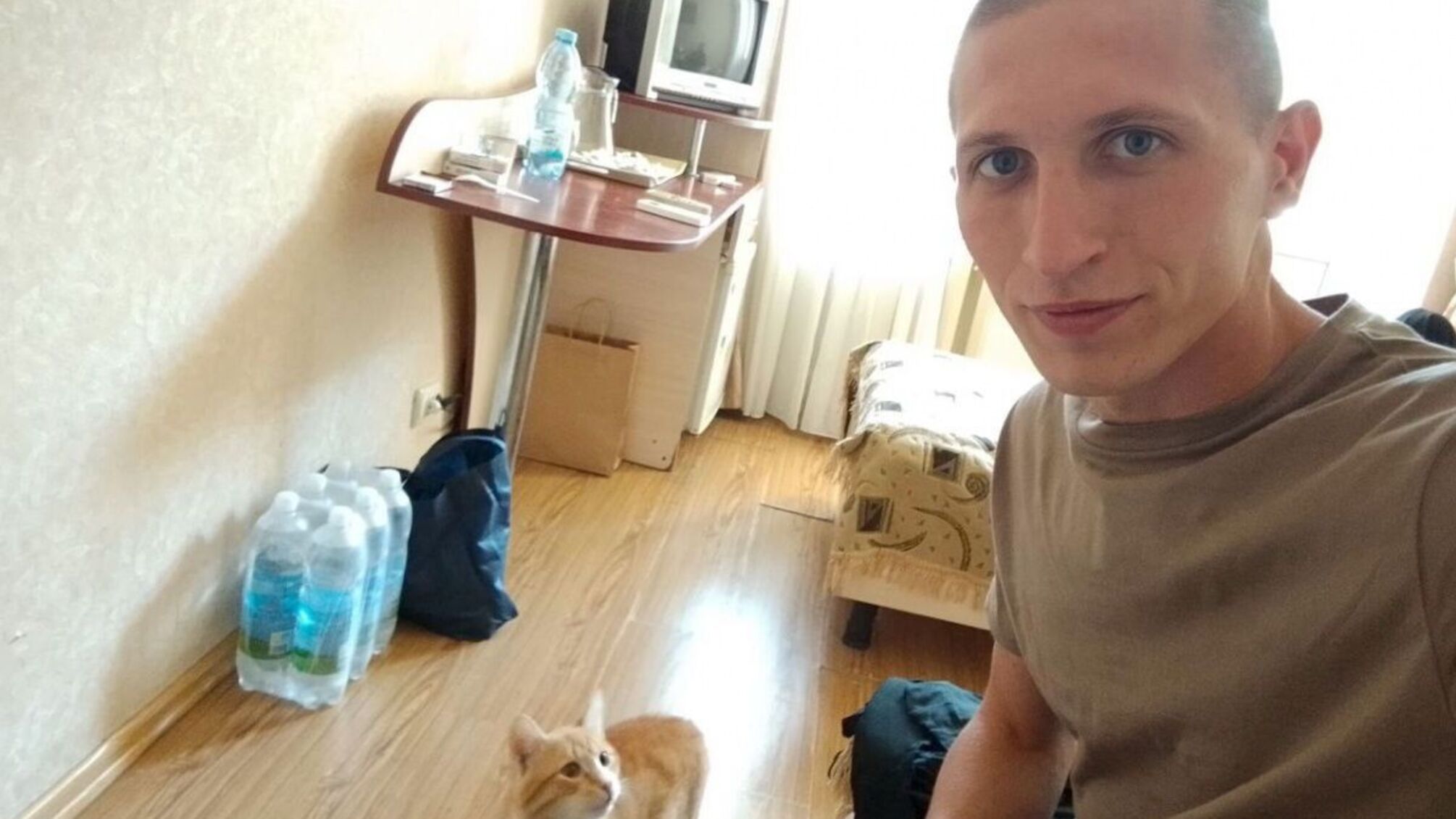 Військовий і кіт-полонений: дружба, що вижила у колонії понад 4 роки