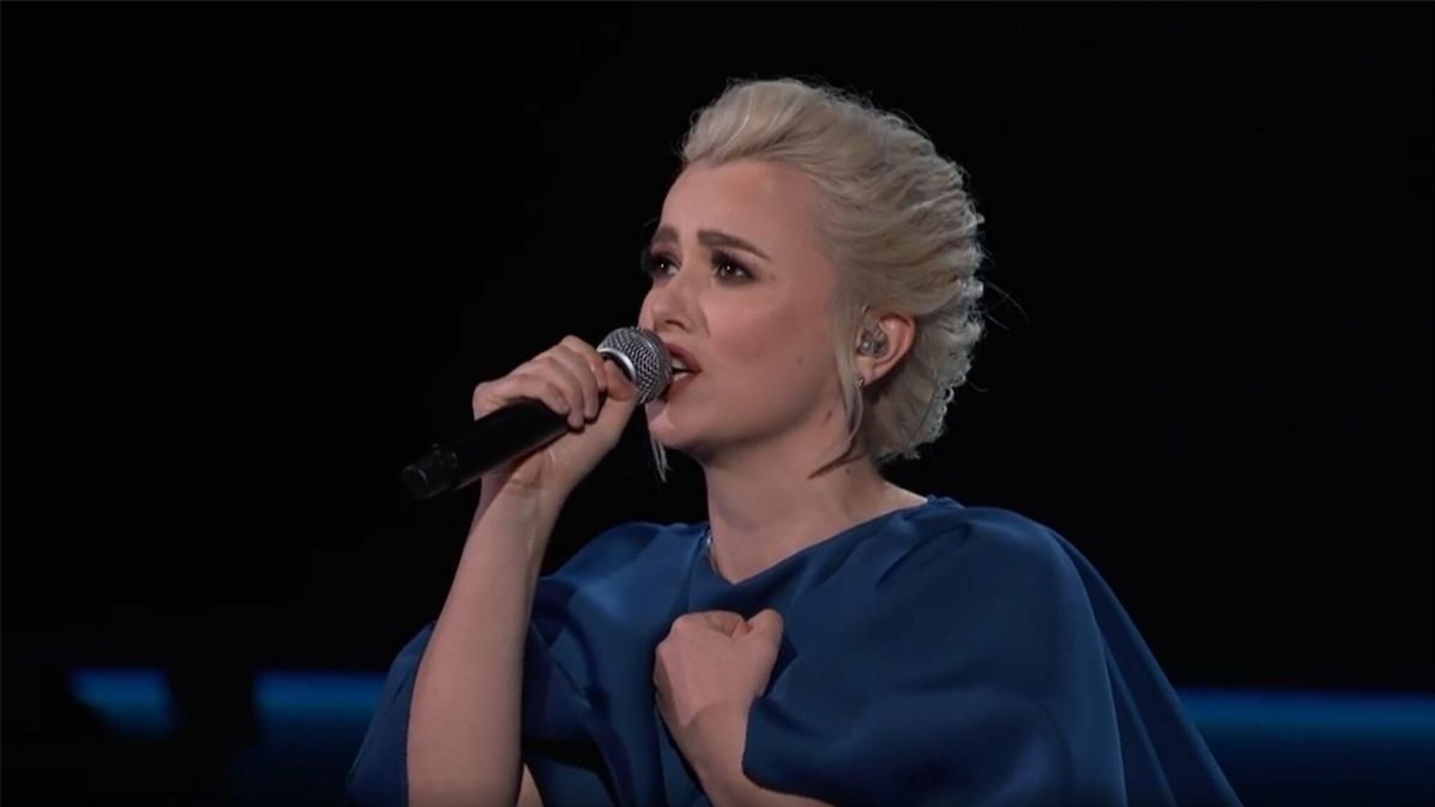 Співачка Міка Ньютон виконує легендарні українські пісні на концертах у США