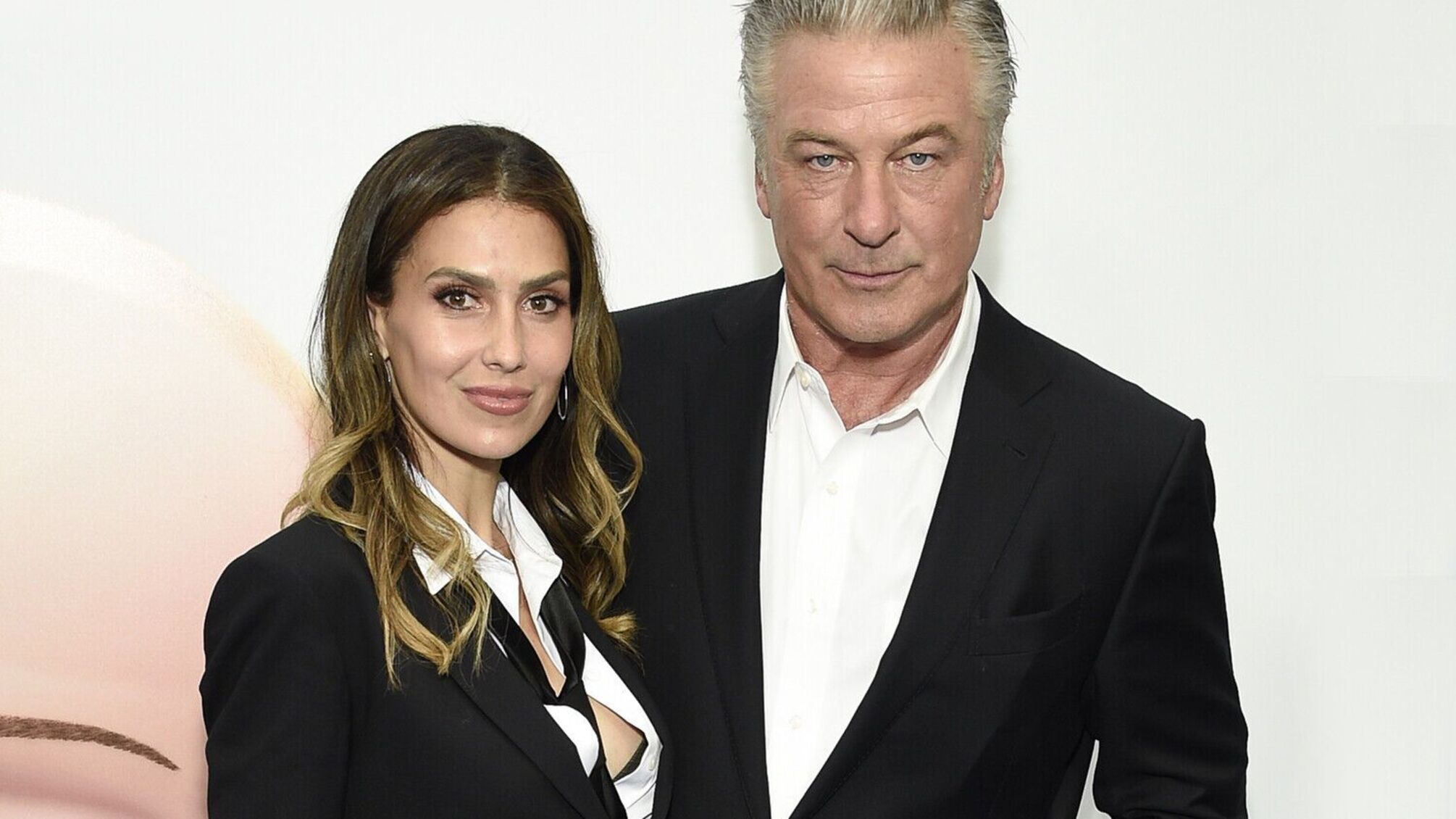 Алек и Хилария Болдвин повторили легендарный танец из Грязных танцев