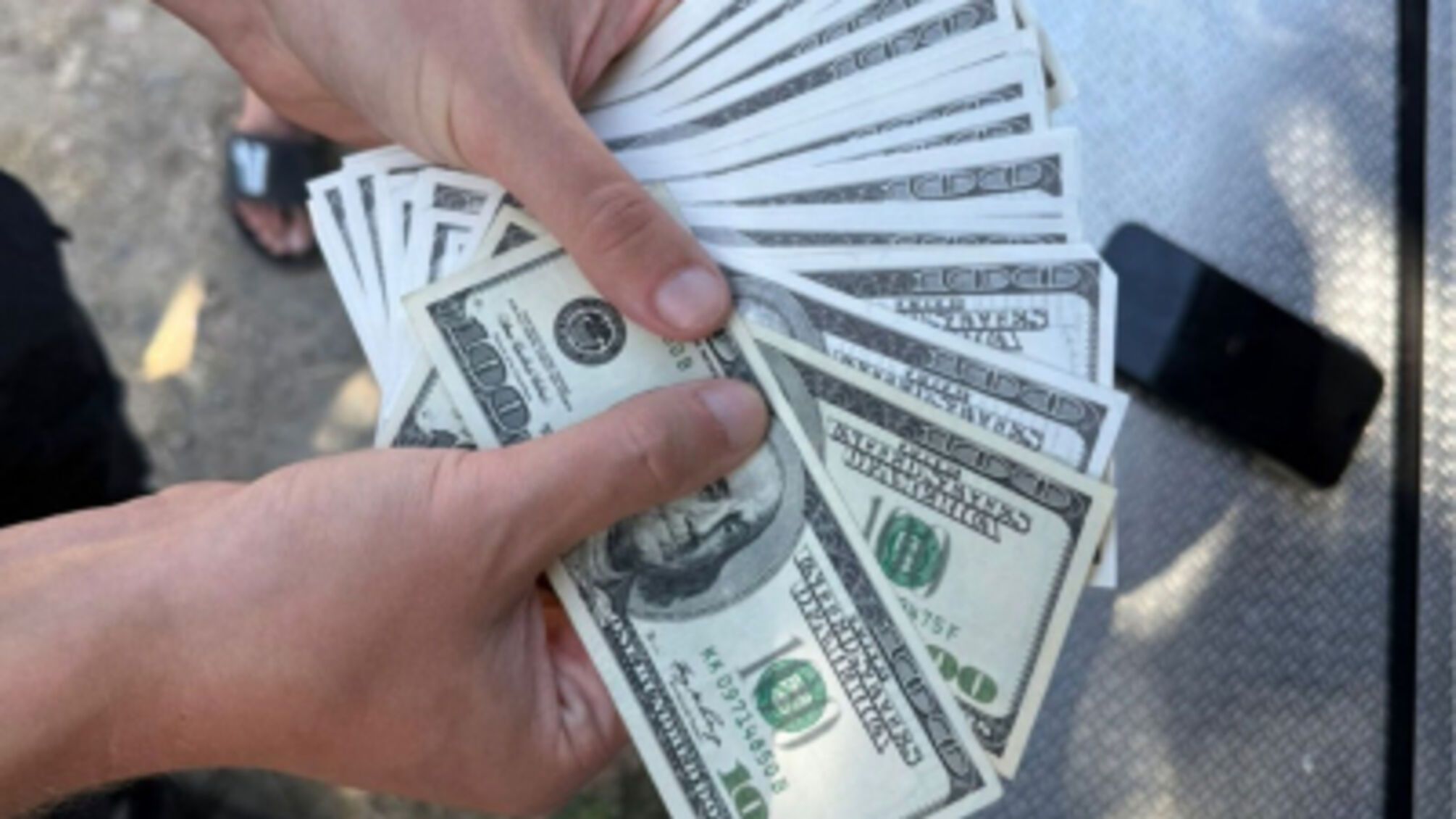 'Футбольные туры' за 3 тысячи долларов: в Одесской области разоблачили схему побега уклонистов