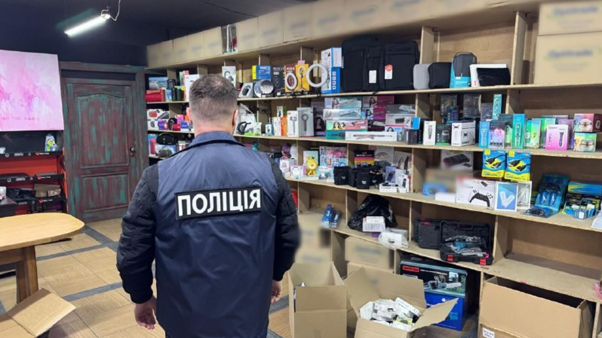На Днепропетровщине правоохранители обнаружили масштабную схему продаж контрафактной техники из Китая