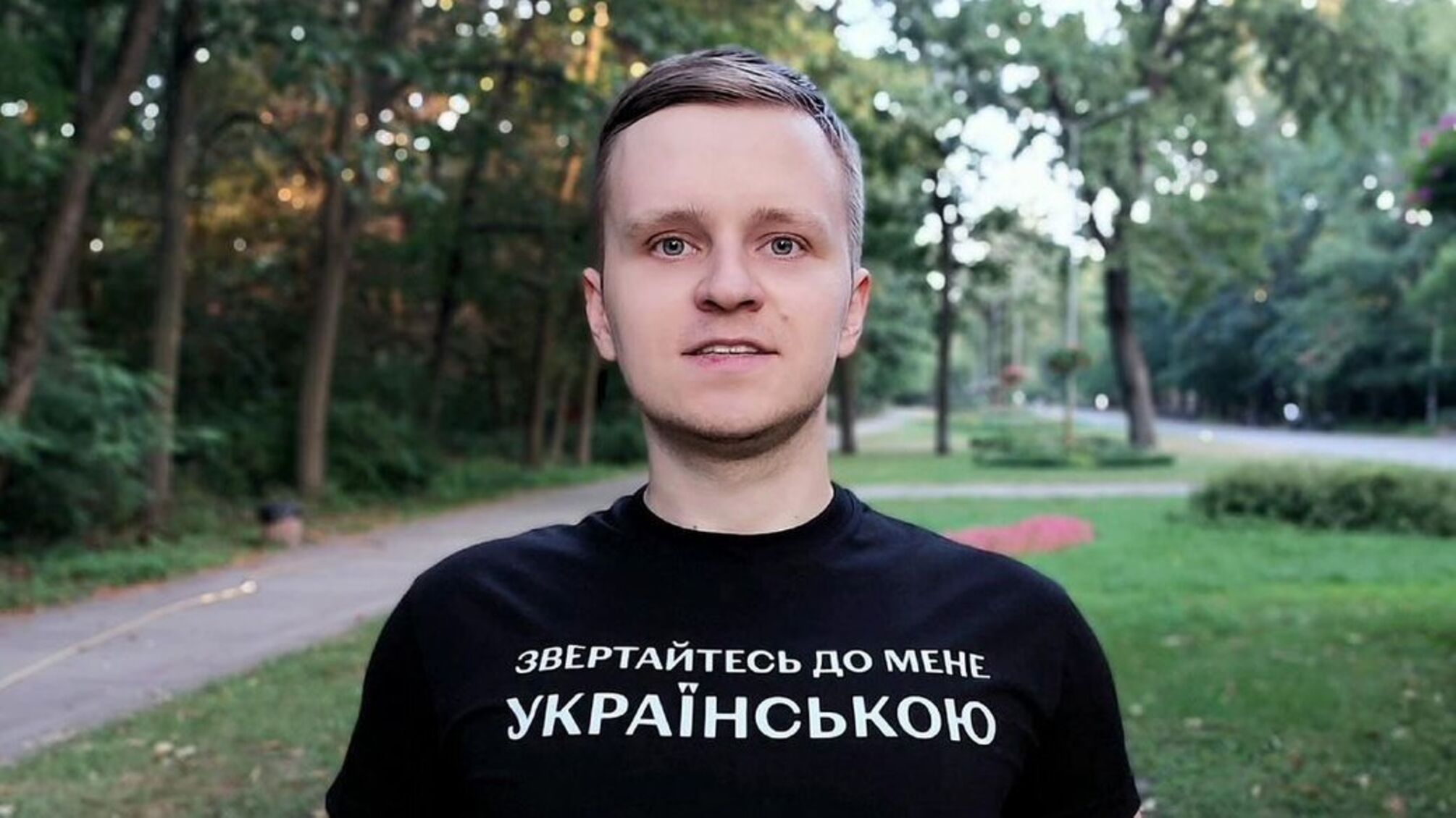 Скарга на водія та пошук охоронця: мовний інспектор повертається до Одеси для боротьби з російськомовними вивісками