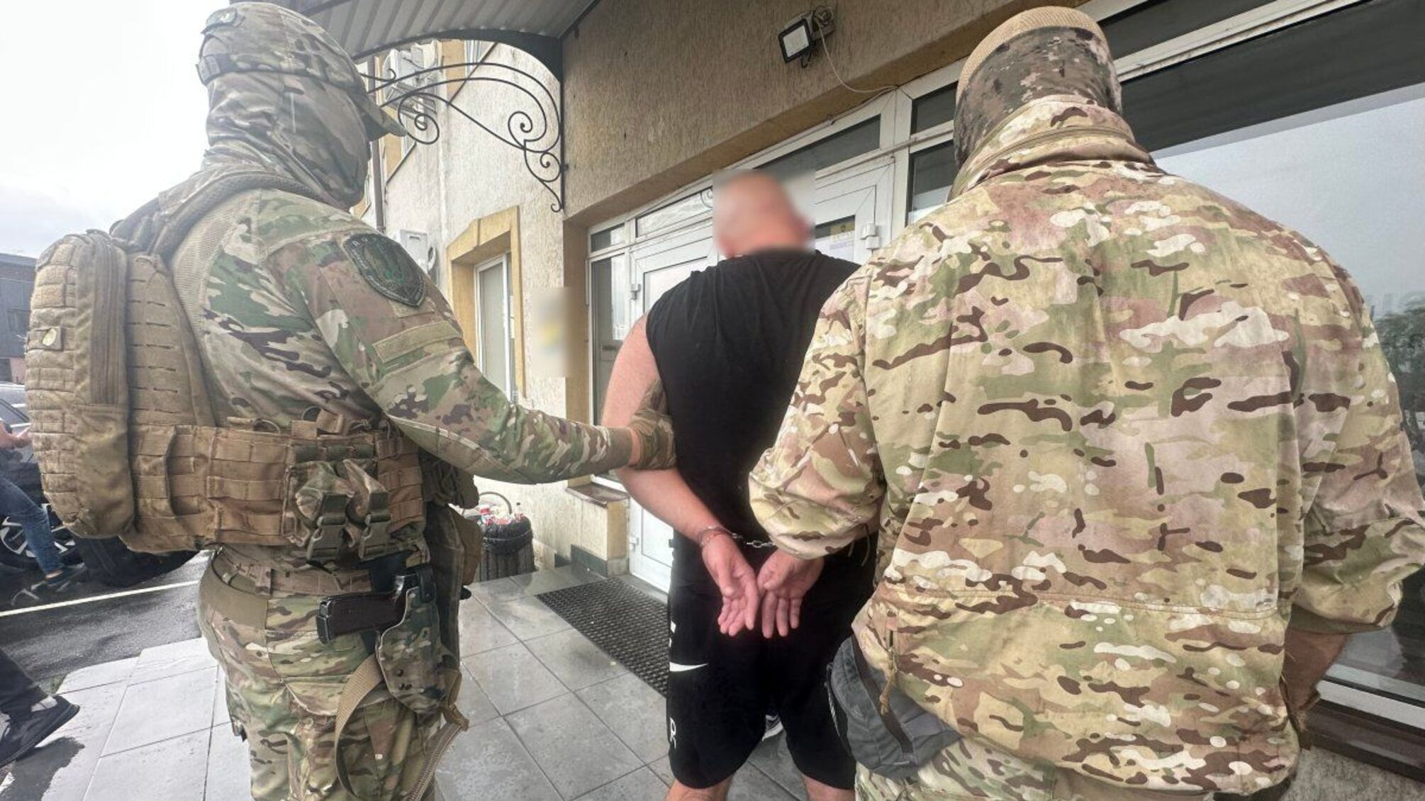 15–20 тисяч доларів за 'повний супровід': на Львівщині викрили схему незаконного виїзду військовозобов’язаних