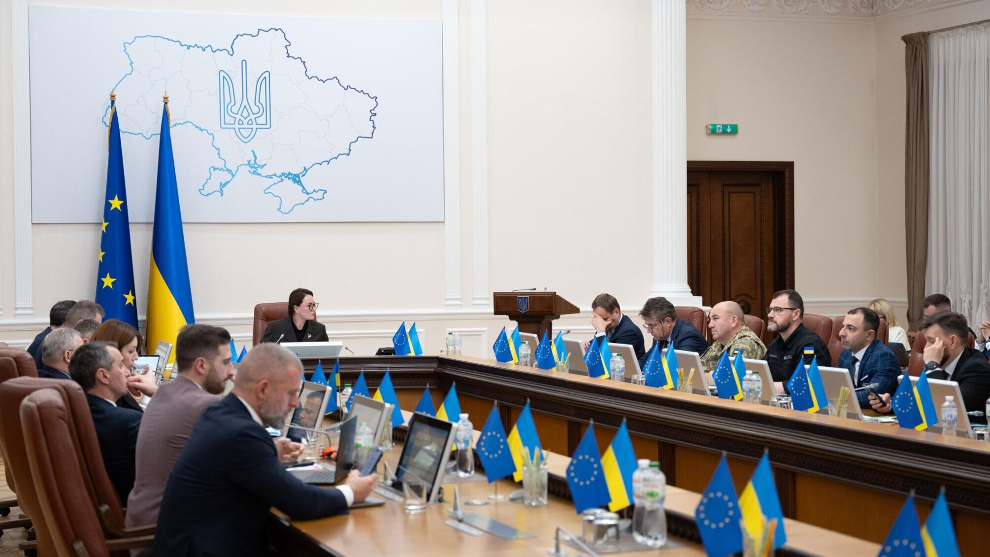 Чоловікам до 22 років дозволили виїзд за кордон: що нового