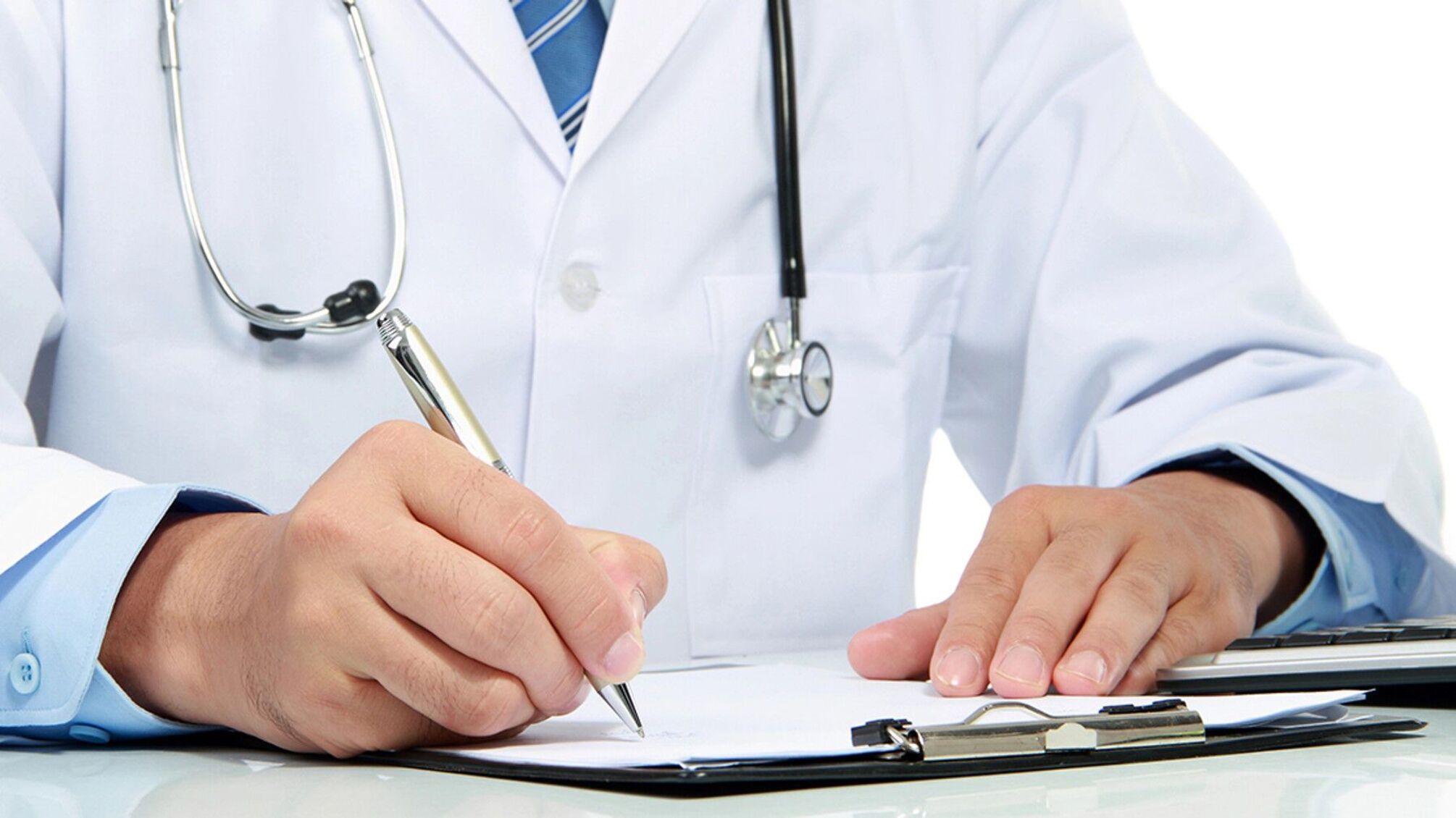 В Тернополе врача поймали на взятке: военный заплатил 11 000 грн за бесплатную операцию