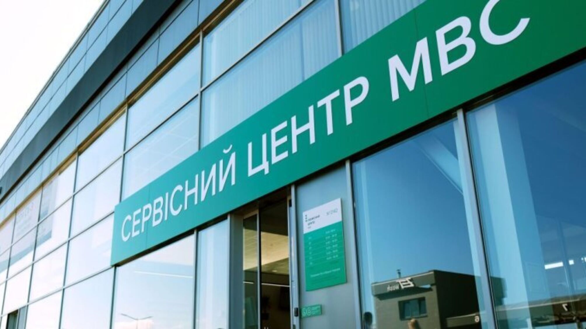 Экс-начальник сервисного центра МВД в Харькове Роман Золотухин задекларировал $510 тысяч наличными и миллионные активы семьи