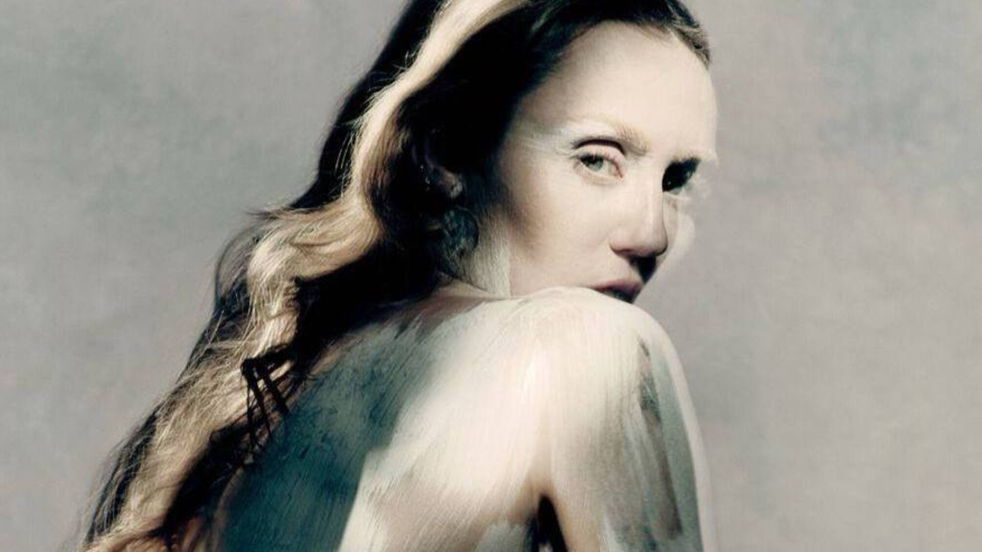 Впервые в истории бренда: Майли Сайрус стала первым лицом в истории Maison Margiela