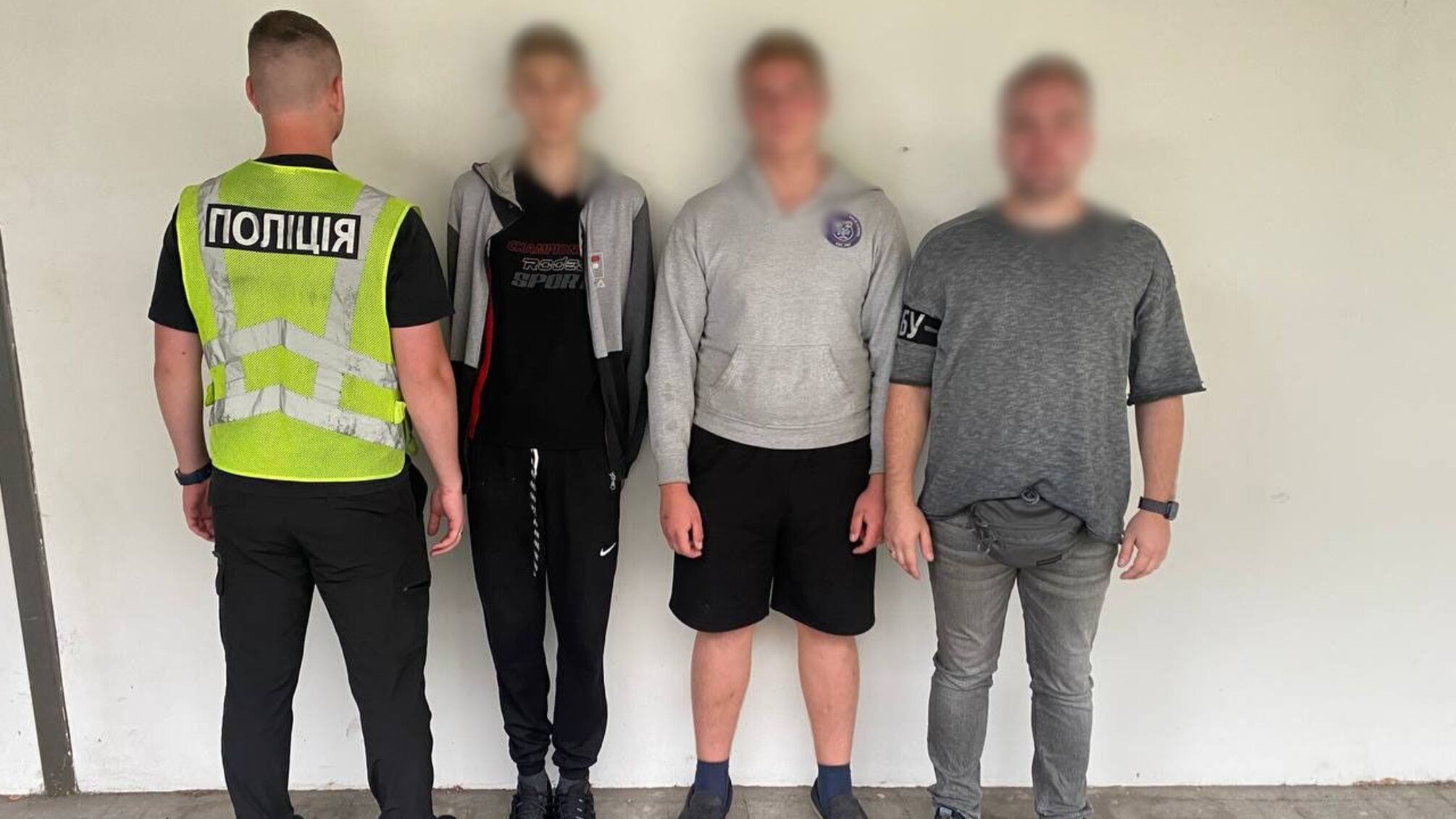 В Киеве СБУ и полиция задержали подростков, которые по заданию российских кураторов подожгли авто военного