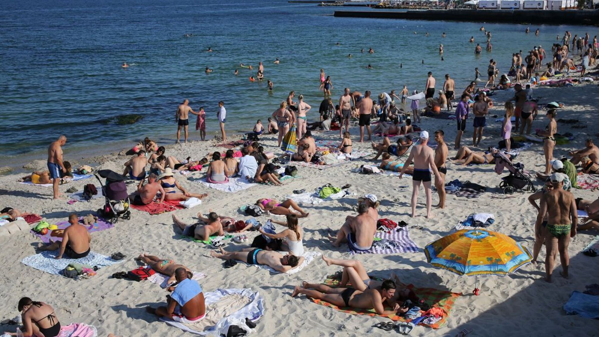 Одесса: потасовка женщин на пляже стала вирусной — причина в российской музыке?